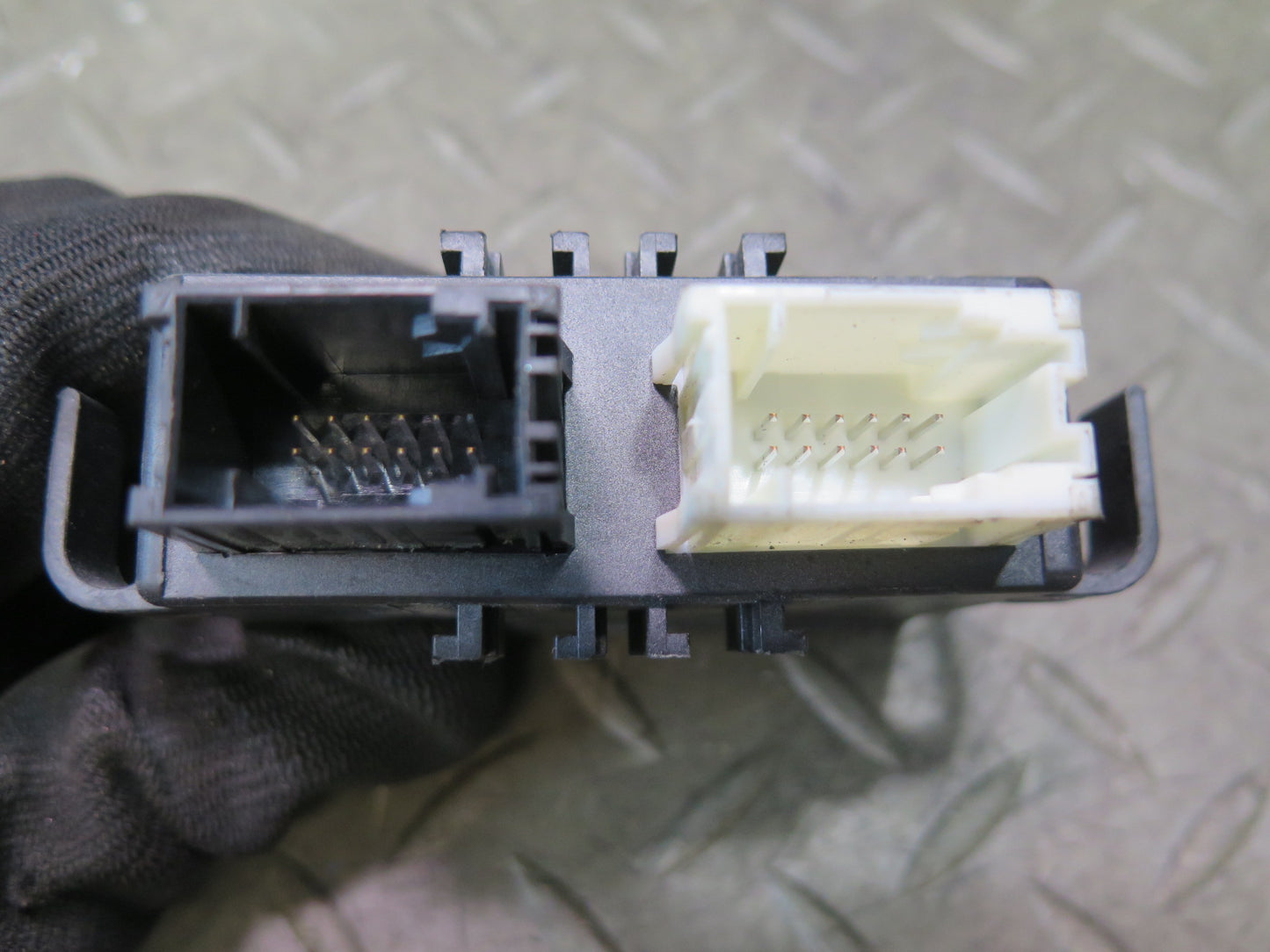 2001-2006 BMW E46 M3 Front Left or Right Seat Memory Control Module 6913364