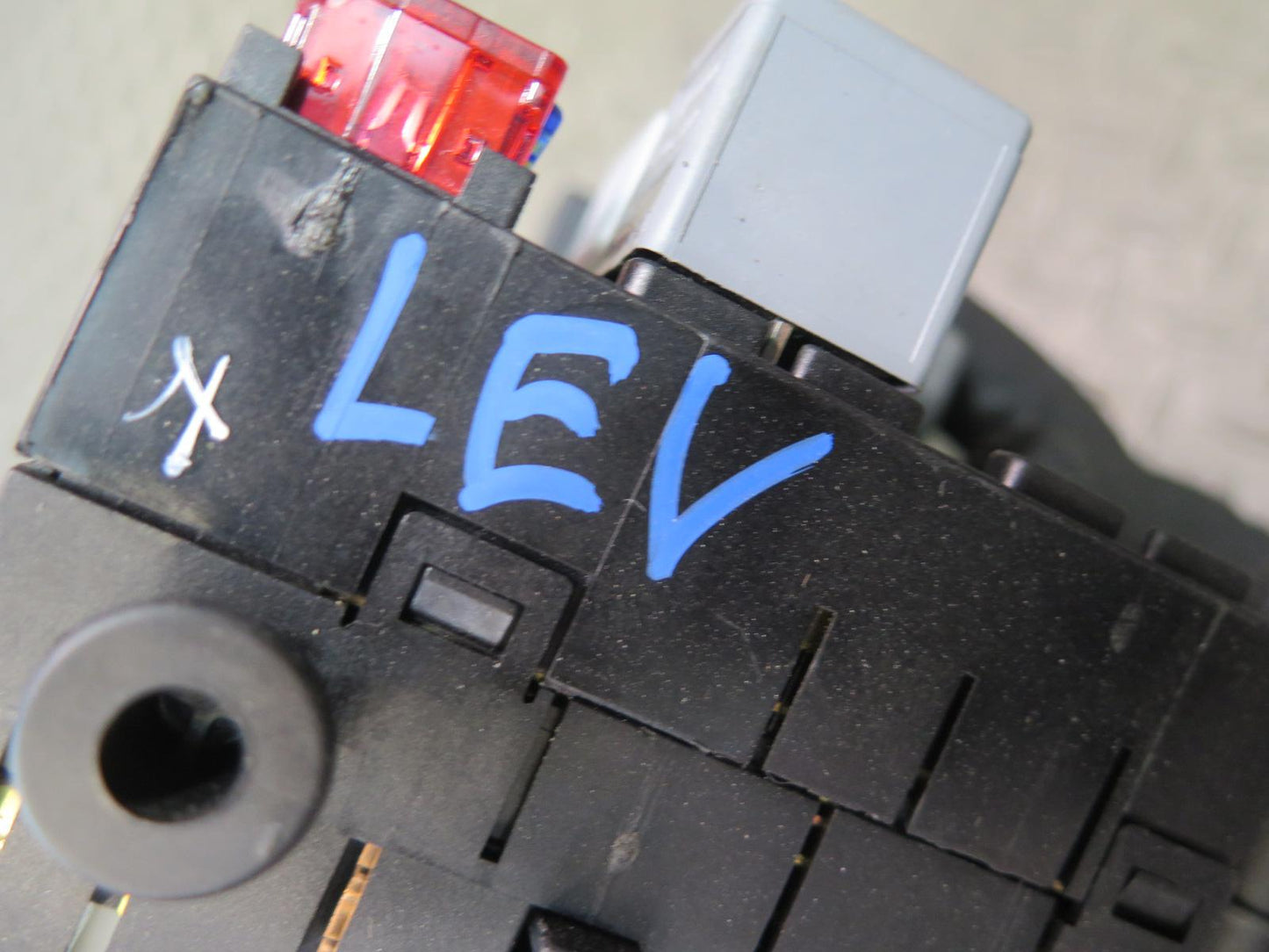 99-03 VW Eurovan T4 Power Distribution Fuse Relay Box Module OEM