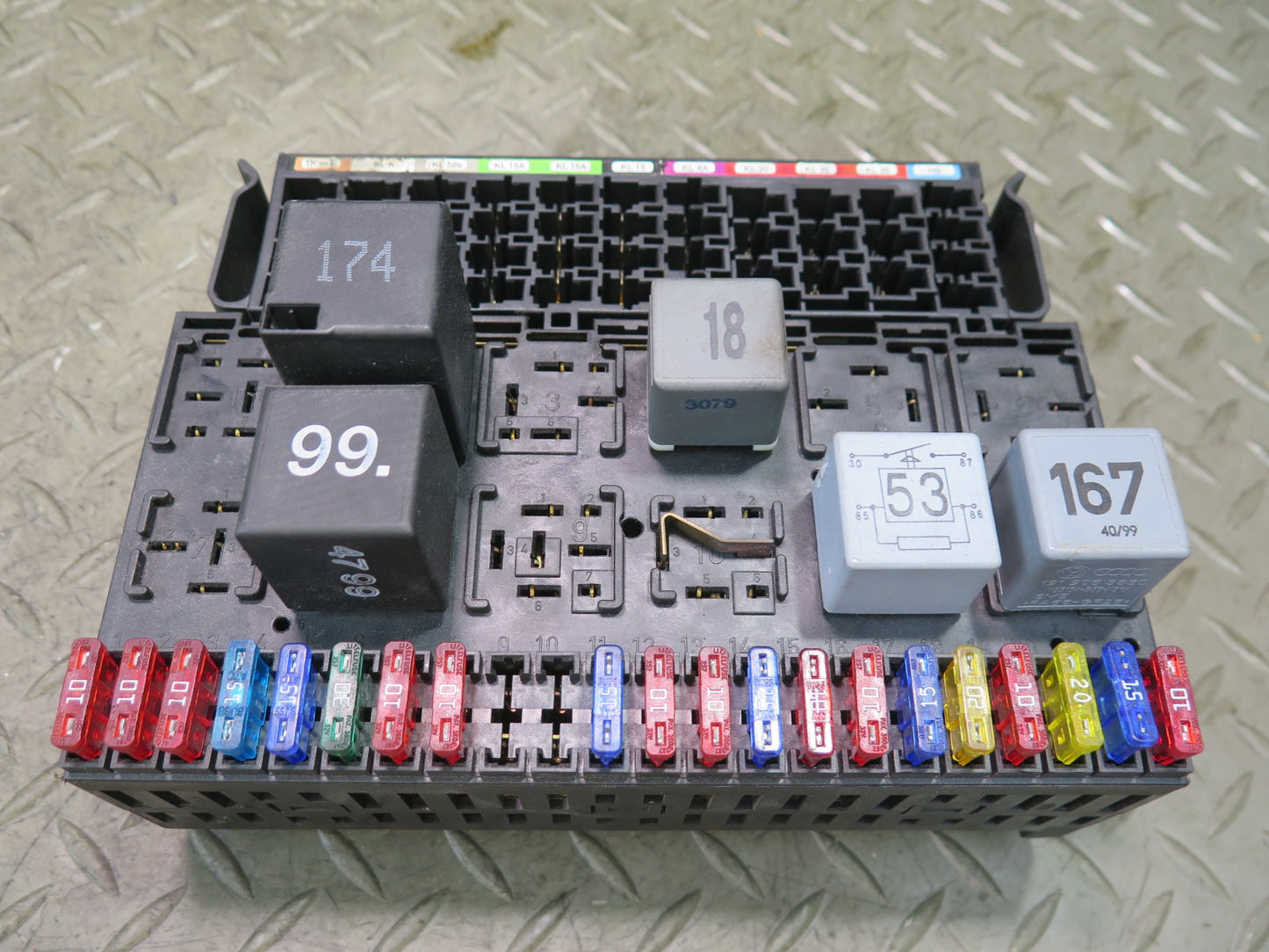 99-03 VW Eurovan T4 Power Distribution Fuse Relay Box Module OEM