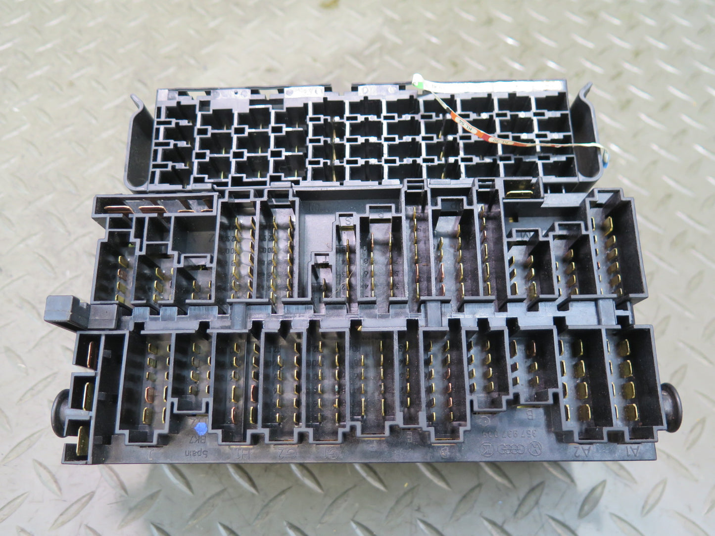 99-03 VW Eurovan T4 Power Distribution Fuse Relay Box Module OEM