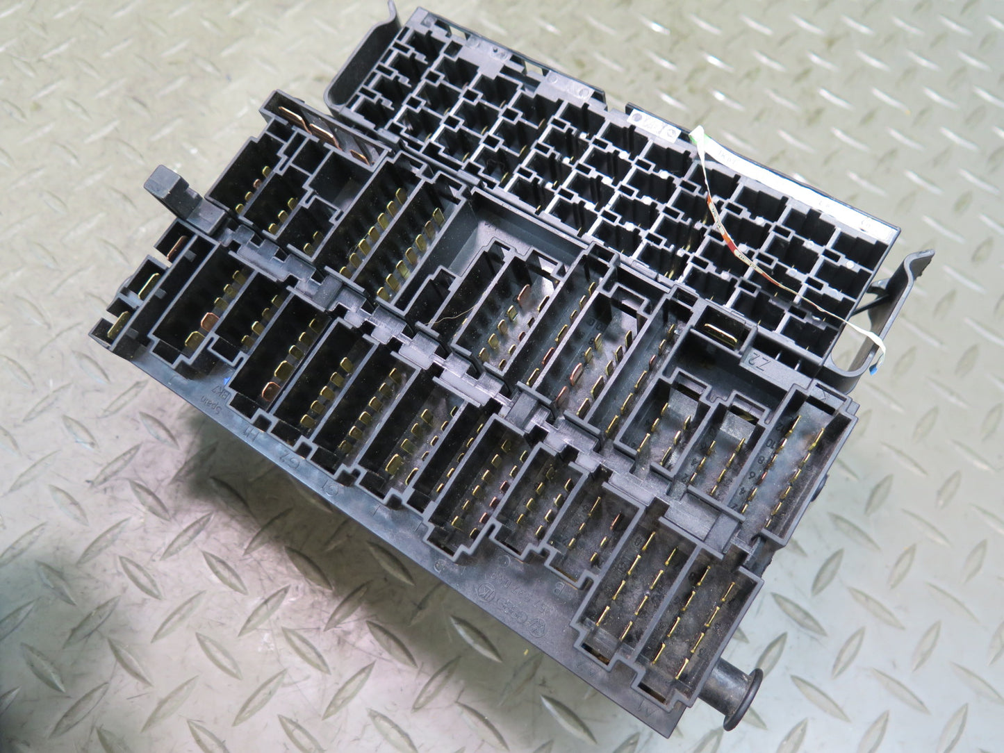 99-03 VW Eurovan T4 Power Distribution Fuse Relay Box Module OEM