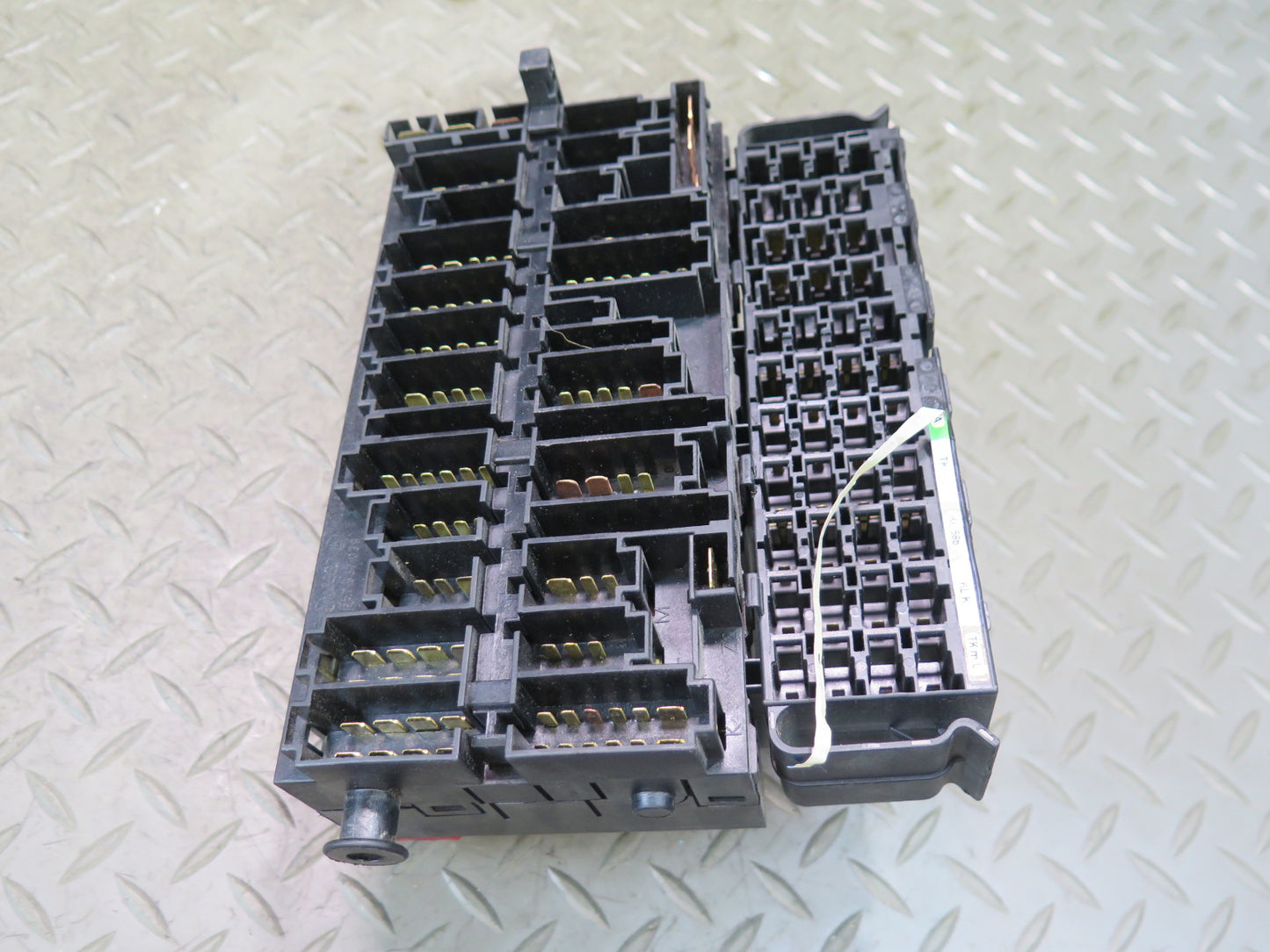 99-03 VW Eurovan T4 Power Distribution Fuse Relay Box Module OEM