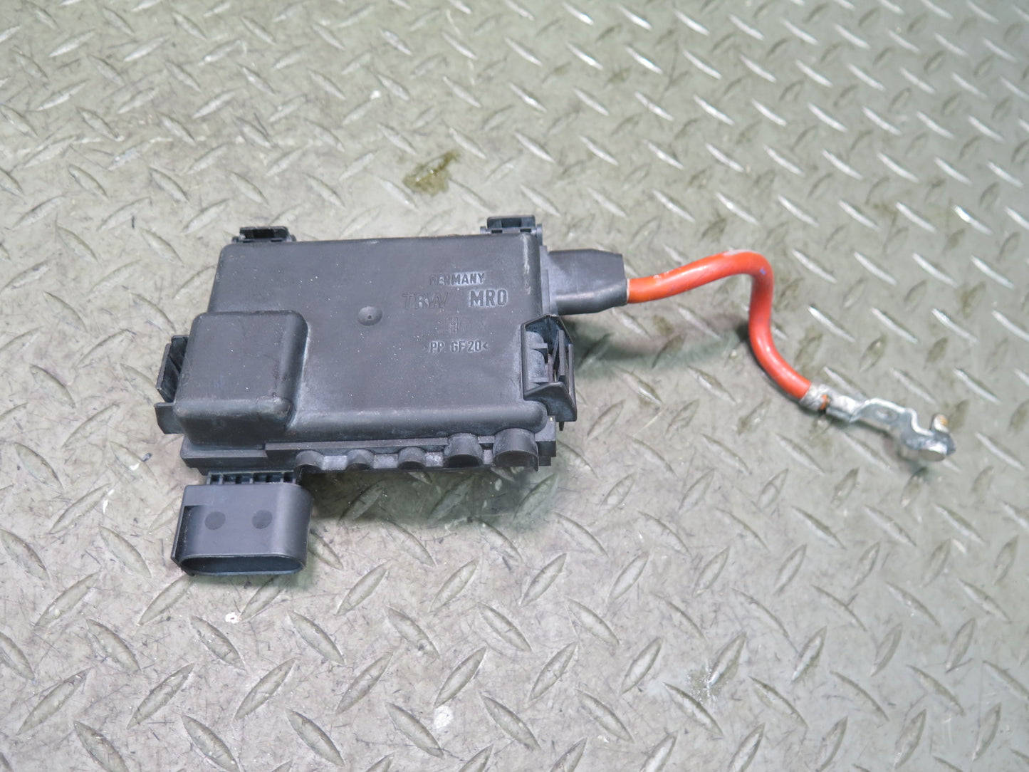 99-03 VW Eurovan T4 Positive Battery Cable Terminal Junction Fuse Box OEM