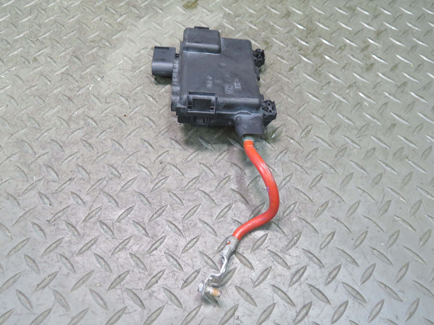 99-03 VW Eurovan T4 Positive Battery Cable Terminal Junction Fuse Box OEM