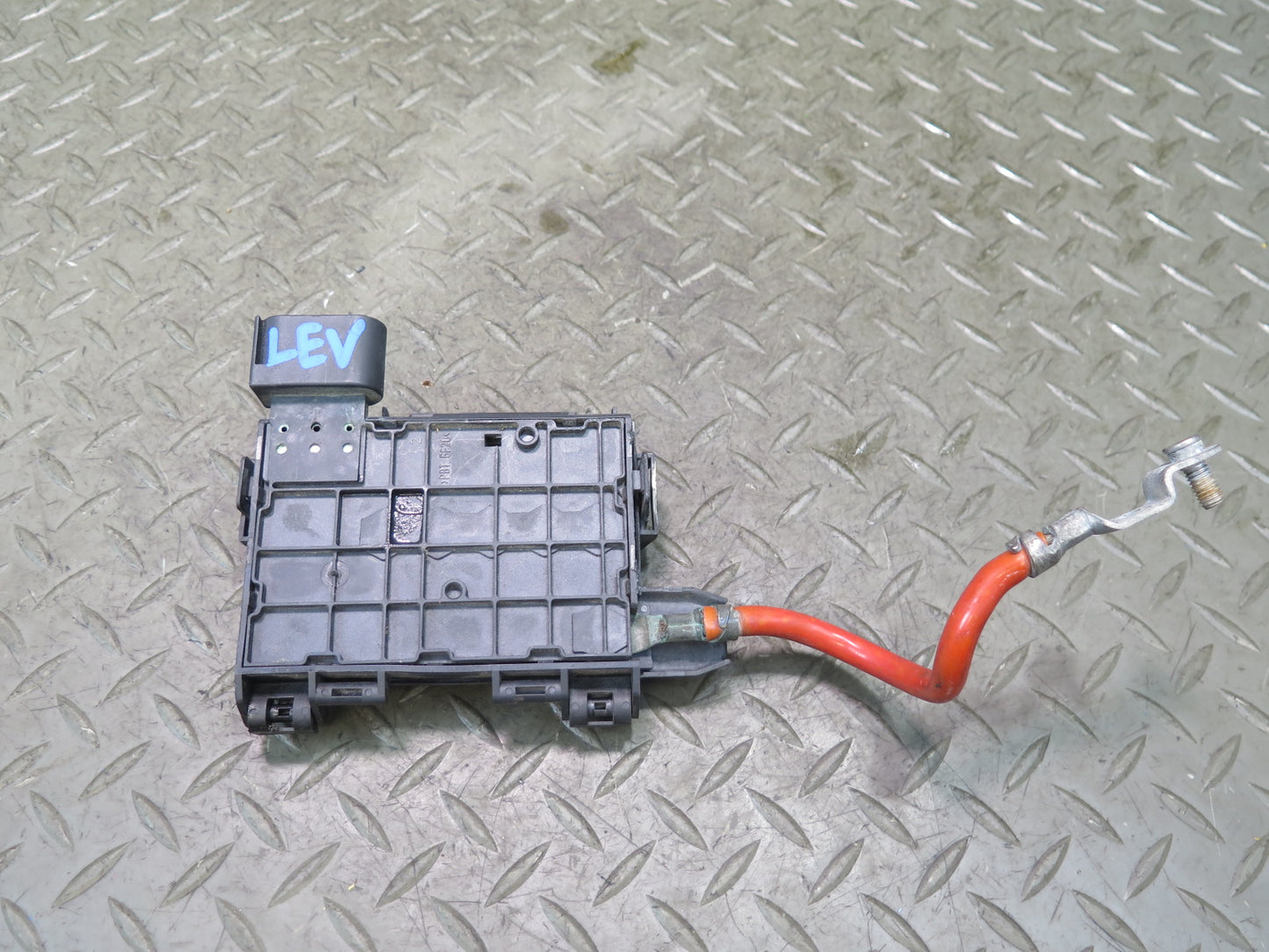 99-03 VW Eurovan T4 Positive Battery Cable Terminal Junction Fuse Box OEM