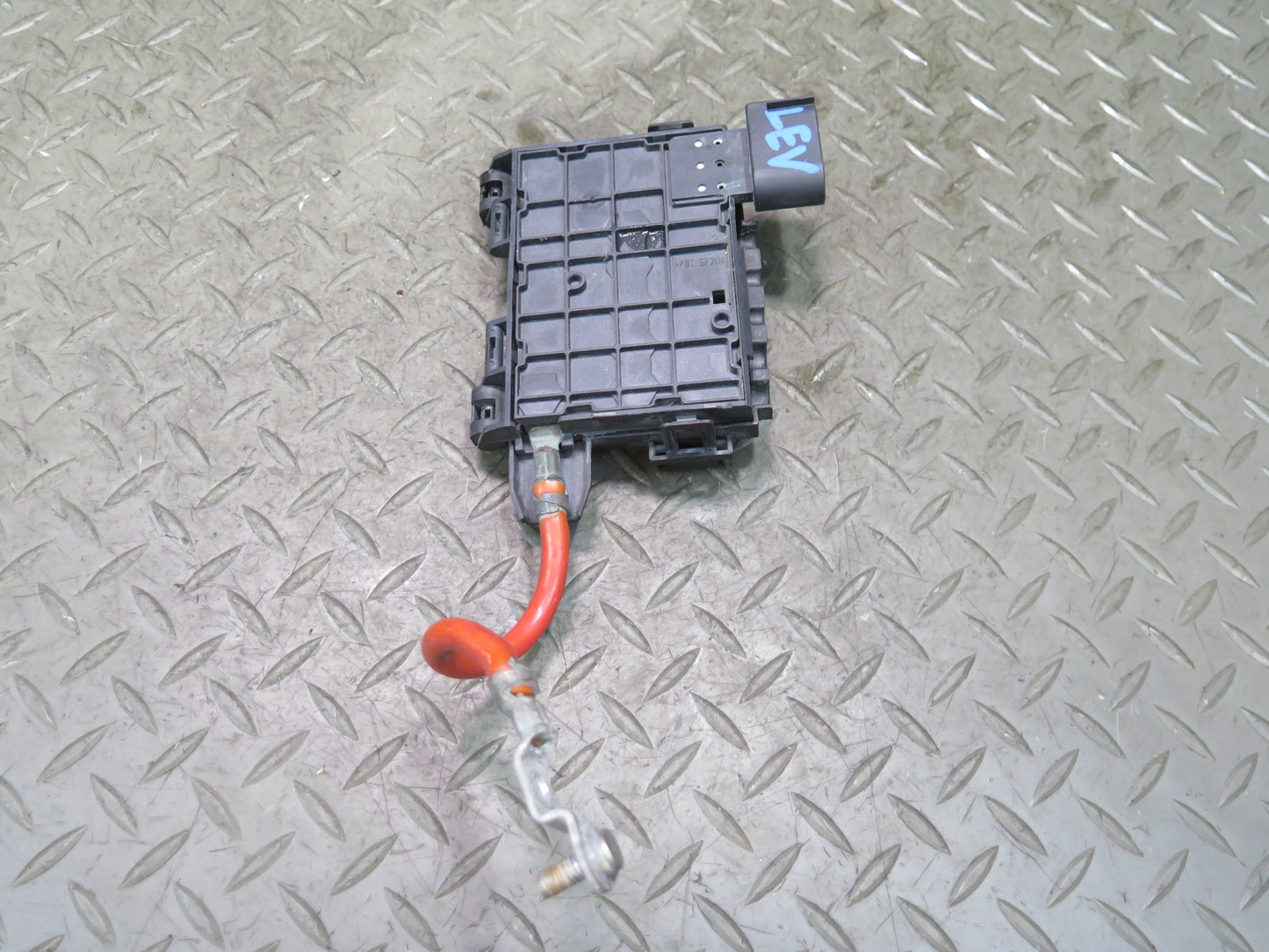 99-03 VW Eurovan T4 Positive Battery Cable Terminal Junction Fuse Box OEM