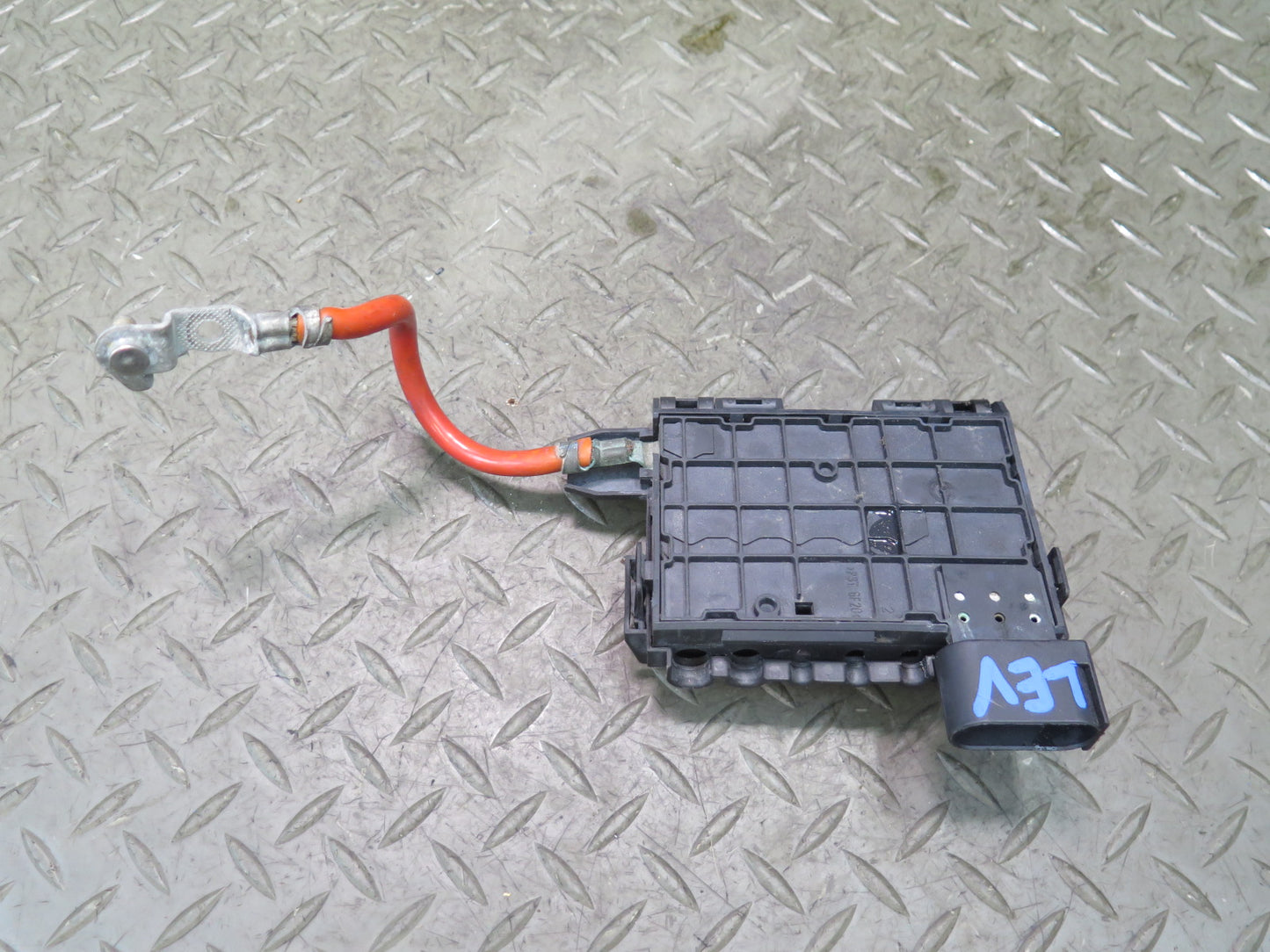 99-03 VW Eurovan T4 Positive Battery Cable Terminal Junction Fuse Box OEM