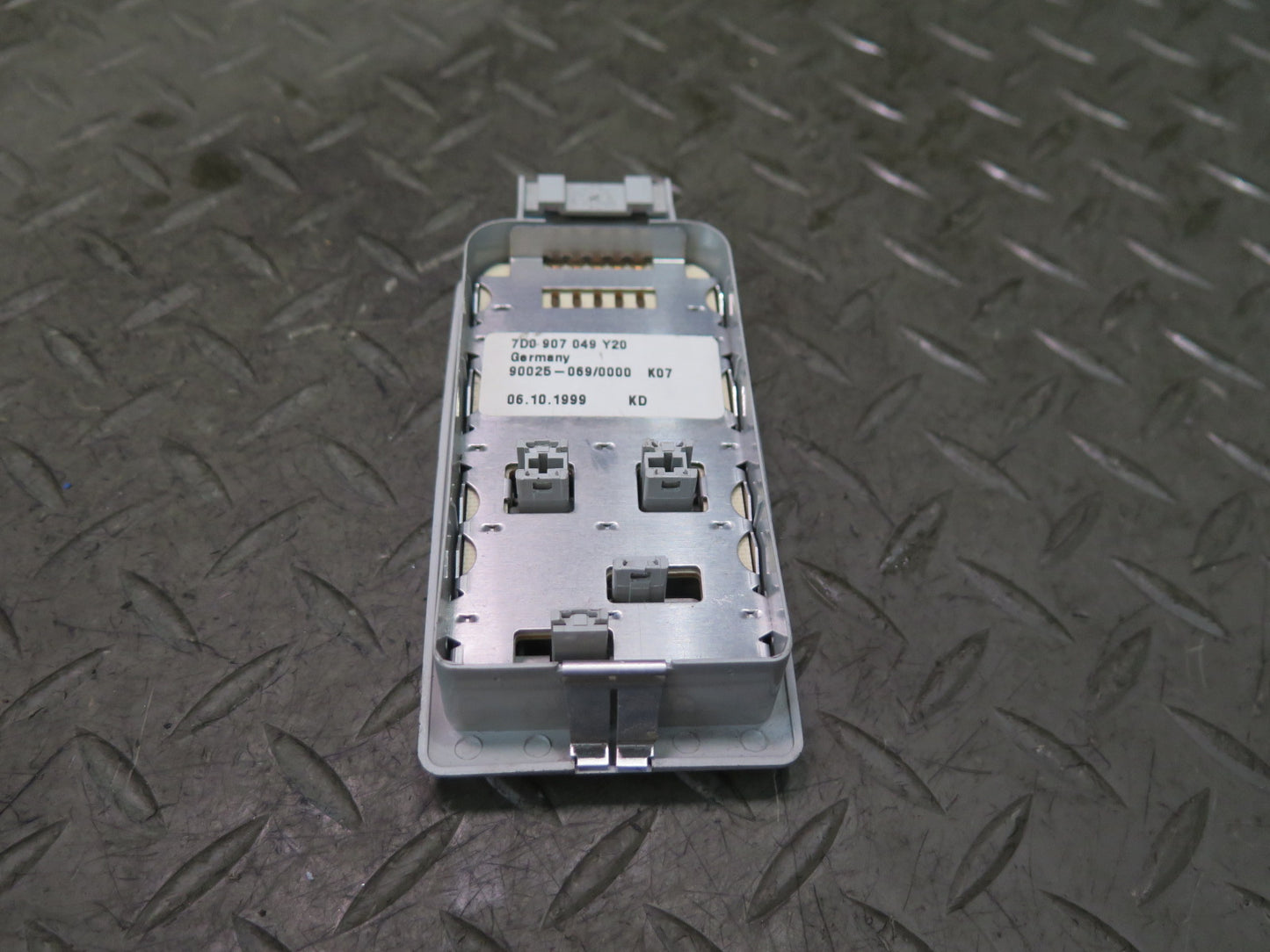 99-03 VW Eurovan MV T4 Rear A/C Heater Climate Control Switch 7D0907049Y20 OEM