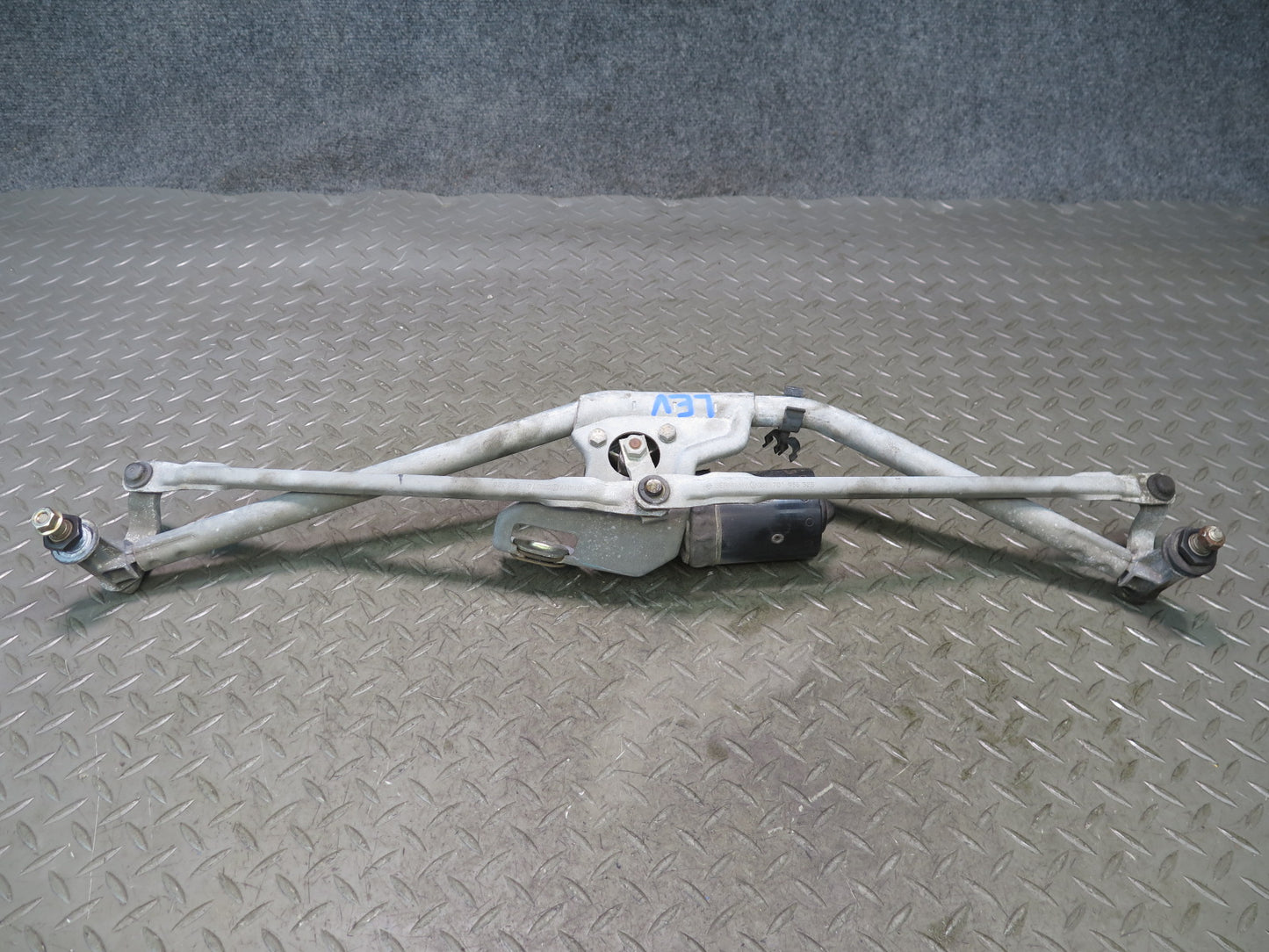 99-03 Volkswagen VW Eurovan T4 Windshield Wiper Transmission Linkage w Motor OEM