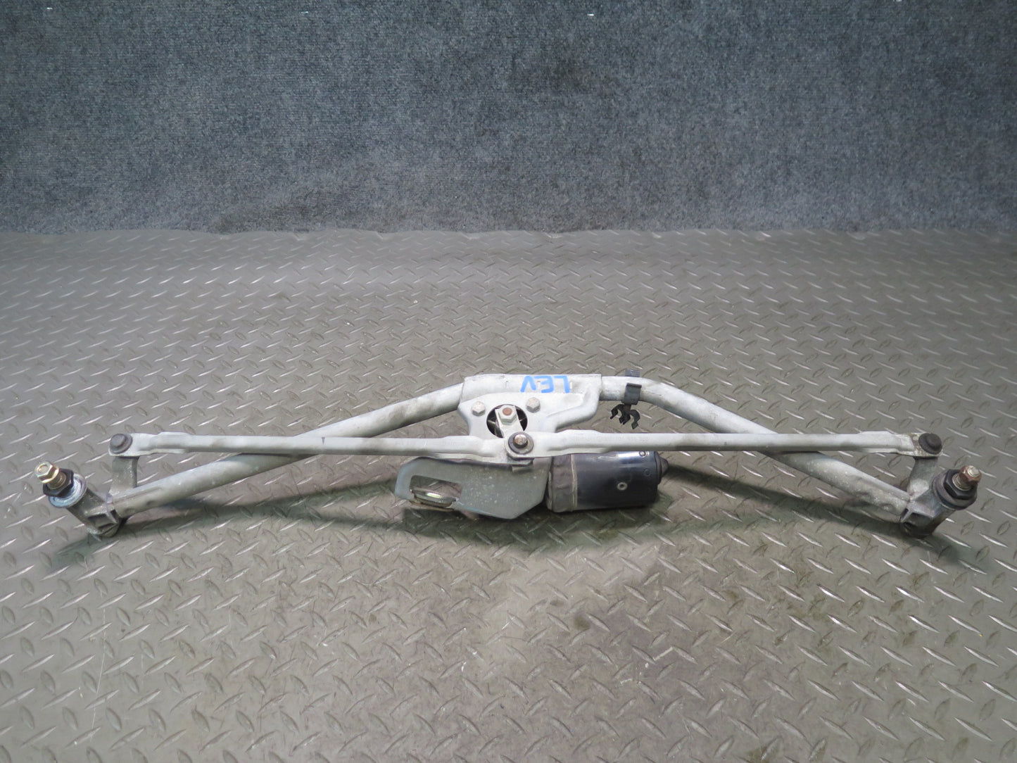99-03 Volkswagen VW Eurovan T4 Windshield Wiper Transmission Linkage w Motor OEM