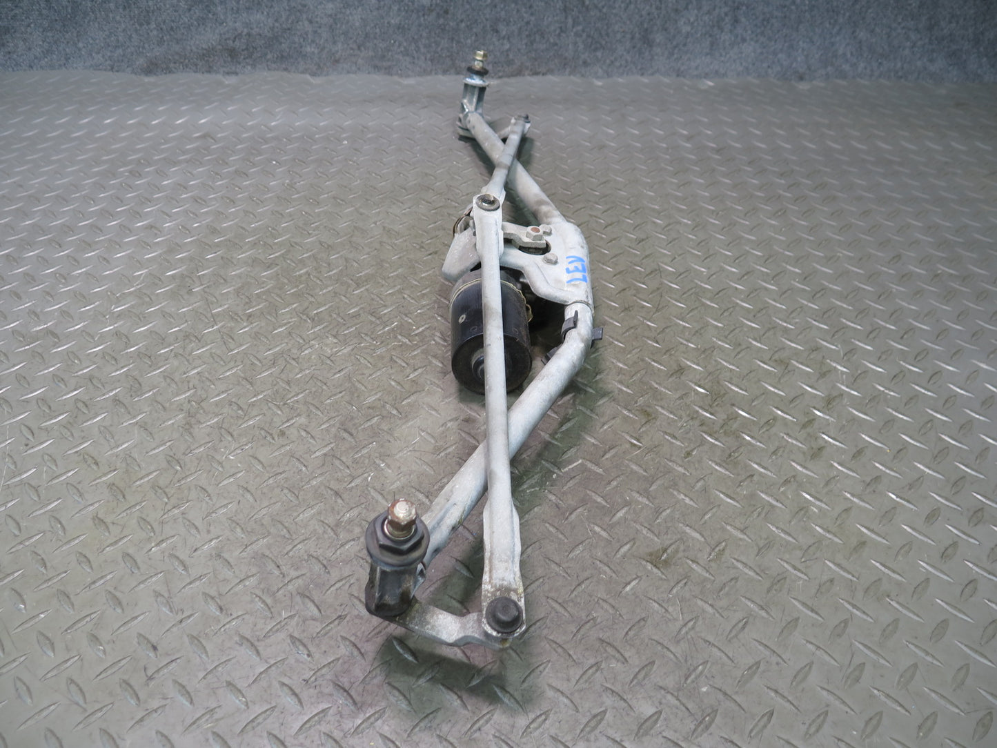 99-03 Volkswagen VW Eurovan T4 Windshield Wiper Transmission Linkage w Motor OEM