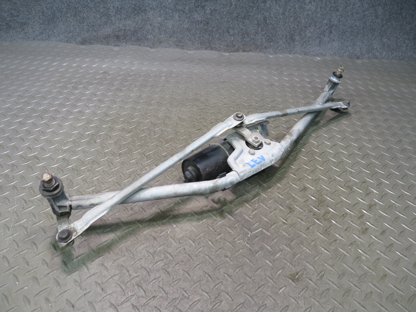 99-03 Volkswagen VW Eurovan T4 Windshield Wiper Transmission Linkage w Motor OEM