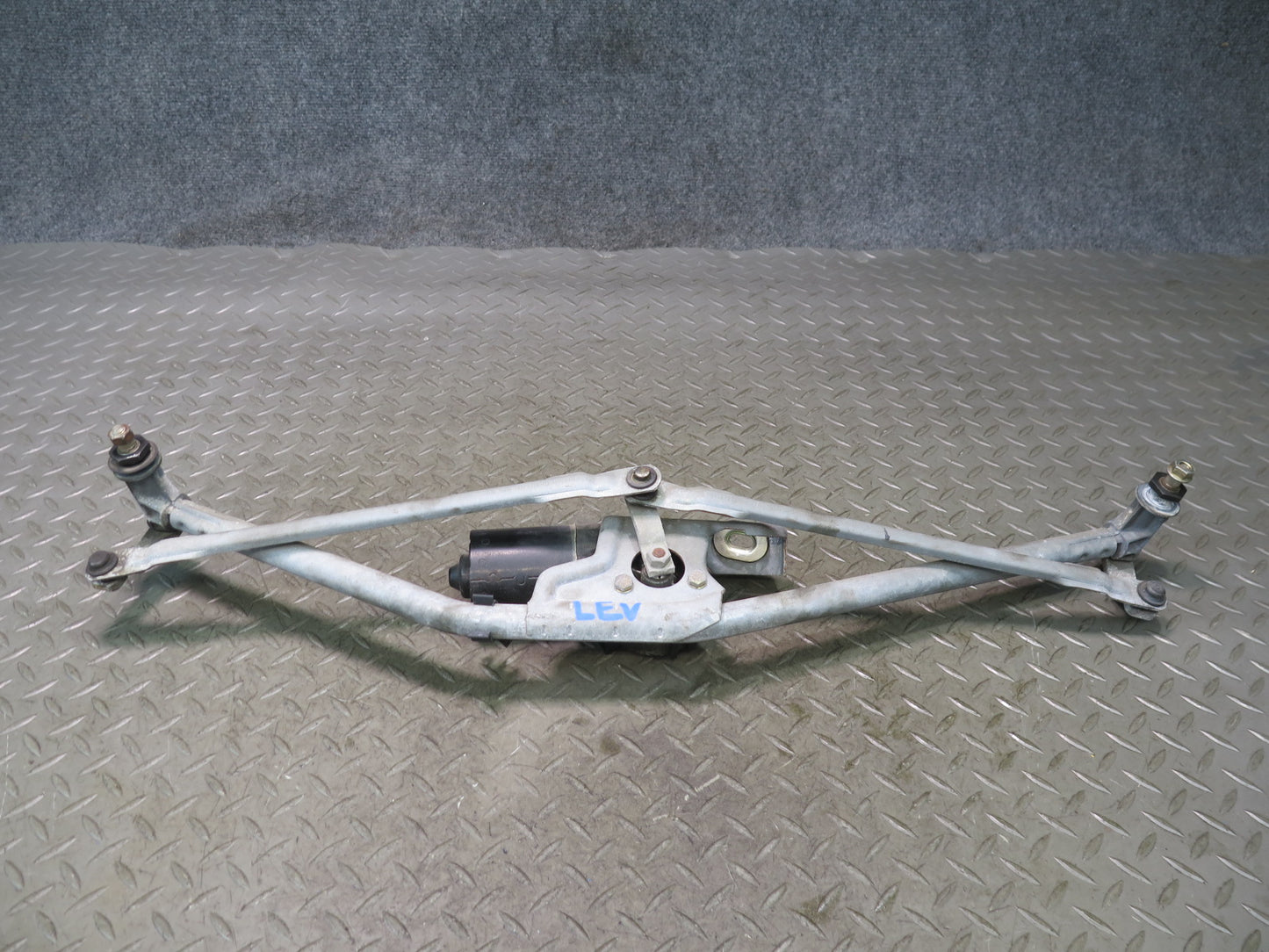 99-03 Volkswagen VW Eurovan T4 Windshield Wiper Transmission Linkage w Motor OEM