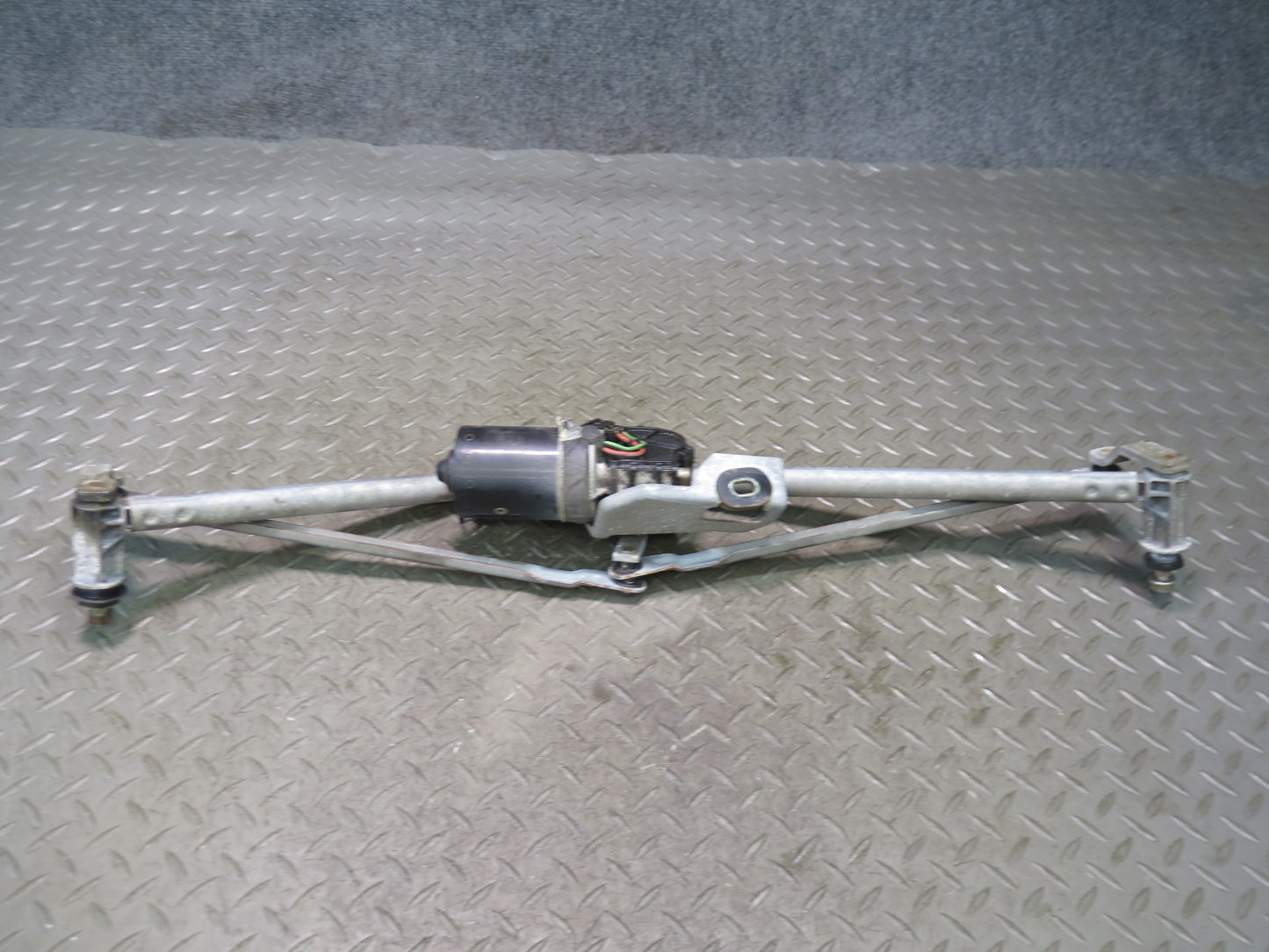 99-03 Volkswagen VW Eurovan T4 Windshield Wiper Transmission Linkage w Motor OEM
