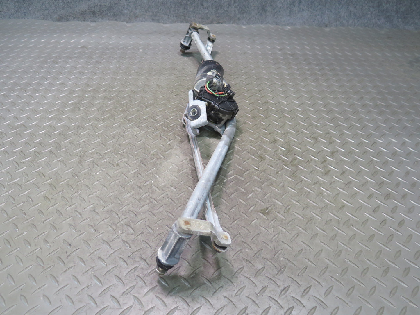 99-03 Volkswagen VW Eurovan T4 Windshield Wiper Transmission Linkage w Motor OEM