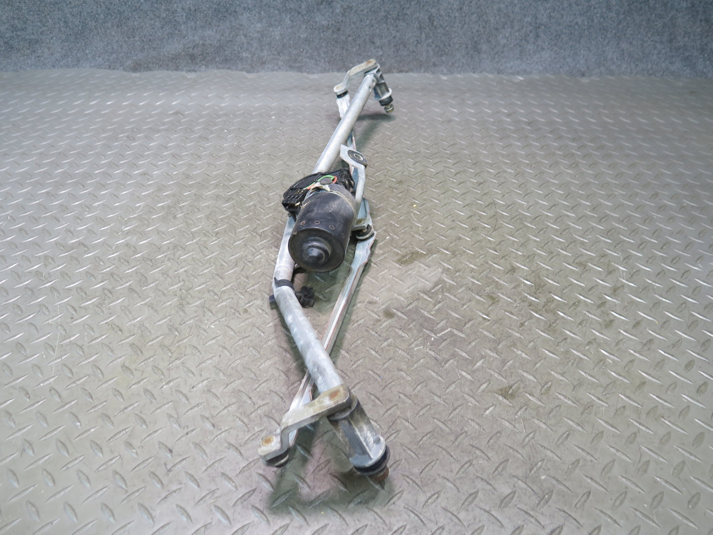 99-03 Volkswagen VW Eurovan T4 Windshield Wiper Transmission Linkage w Motor OEM