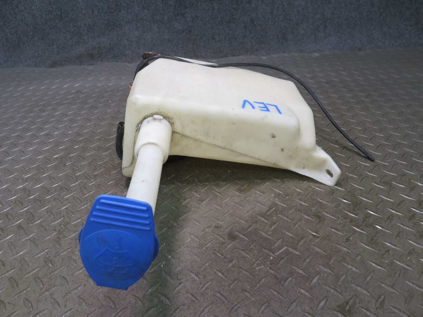 00-03 VW Eurovan T4 Windshield Washer Fluid Reservoir Bottle Tank 701955453B OEM