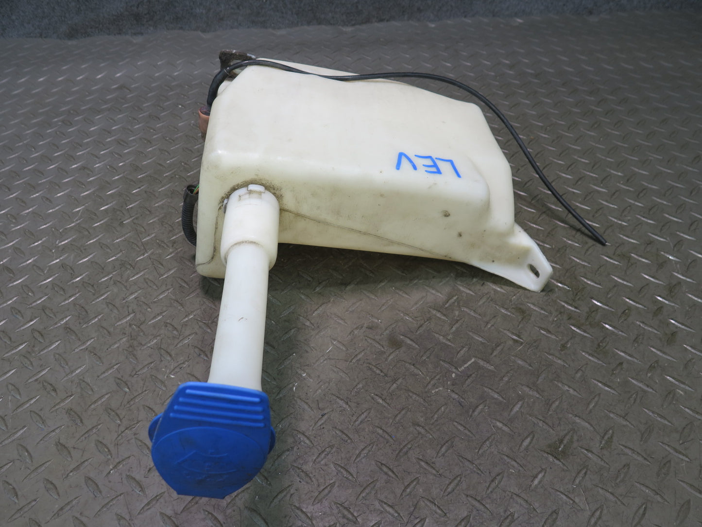 00-03 VW Eurovan T4 Windshield Washer Fluid Reservoir Bottle Tank 701955453B OEM