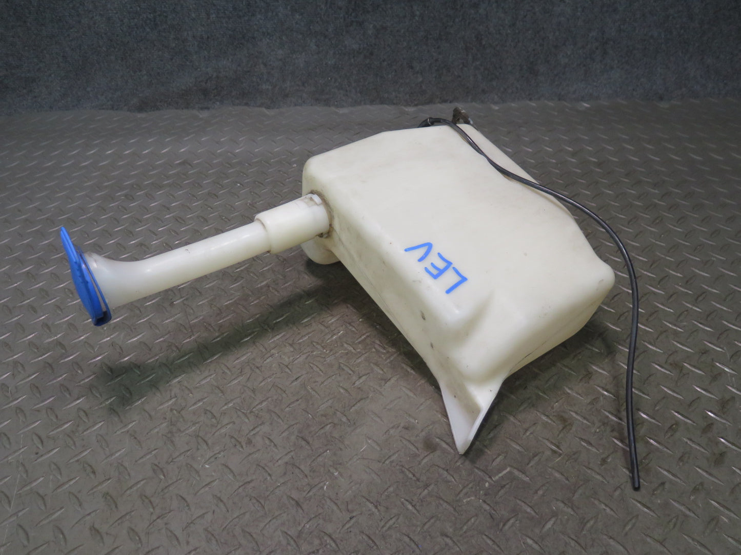 00-03 VW Eurovan T4 Windshield Washer Fluid Reservoir Bottle Tank 701955453B OEM