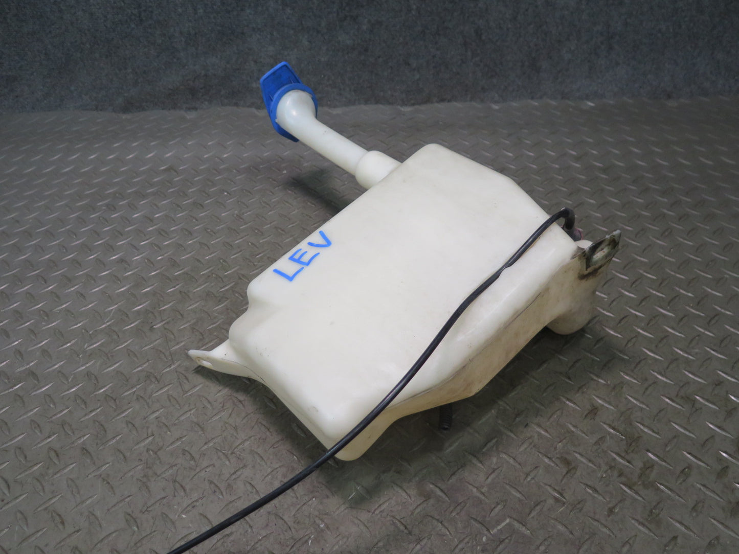 00-03 VW Eurovan T4 Windshield Washer Fluid Reservoir Bottle Tank 701955453B OEM