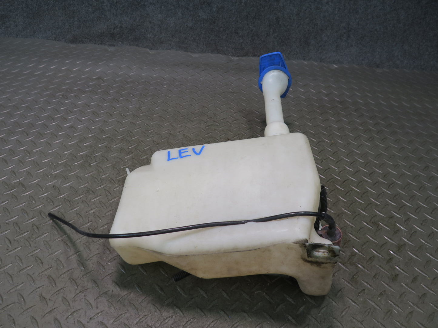 00-03 VW Eurovan T4 Windshield Washer Fluid Reservoir Bottle Tank 701955453B OEM