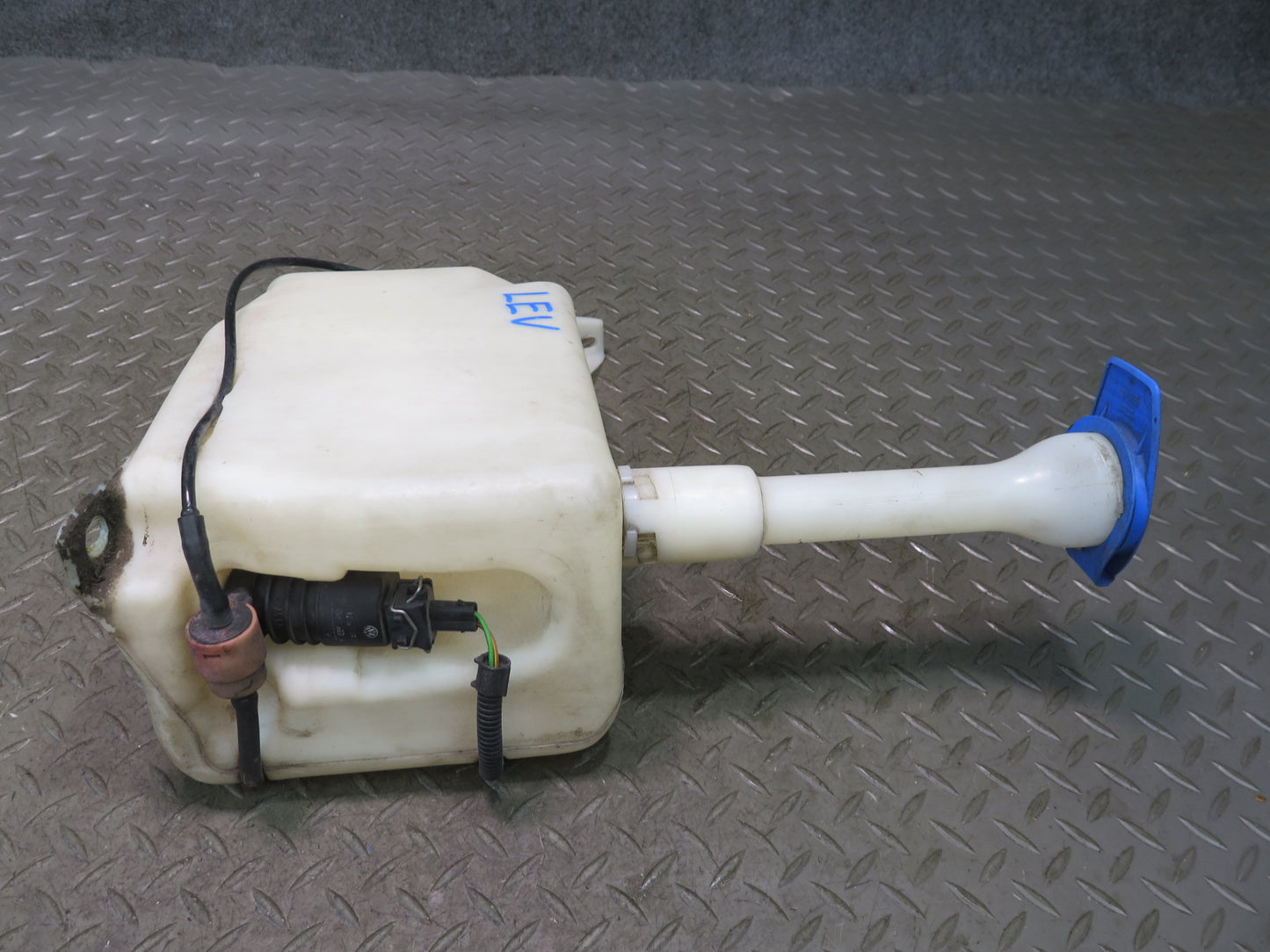 00-03 VW Eurovan T4 Windshield Washer Fluid Reservoir Bottle Tank 701955453B OEM