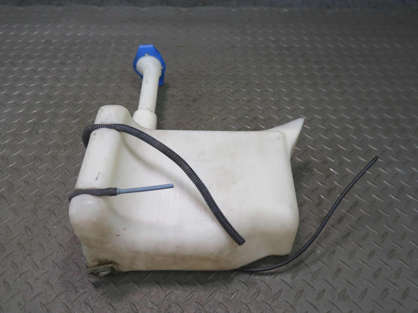 00-03 VW Eurovan T4 Windshield Washer Fluid Reservoir Bottle Tank 701955453B OEM