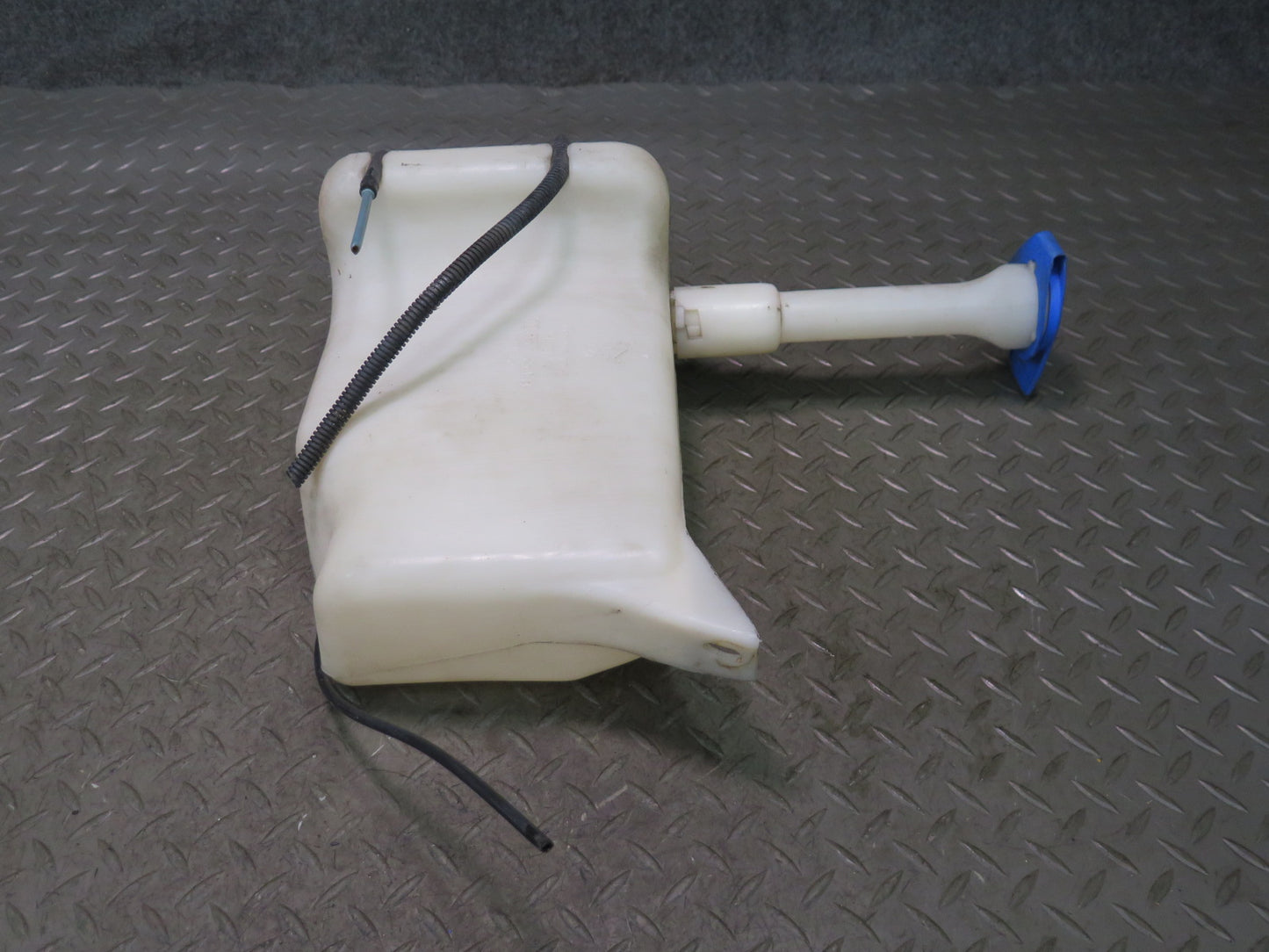 00-03 VW Eurovan T4 Windshield Washer Fluid Reservoir Bottle Tank 701955453B OEM