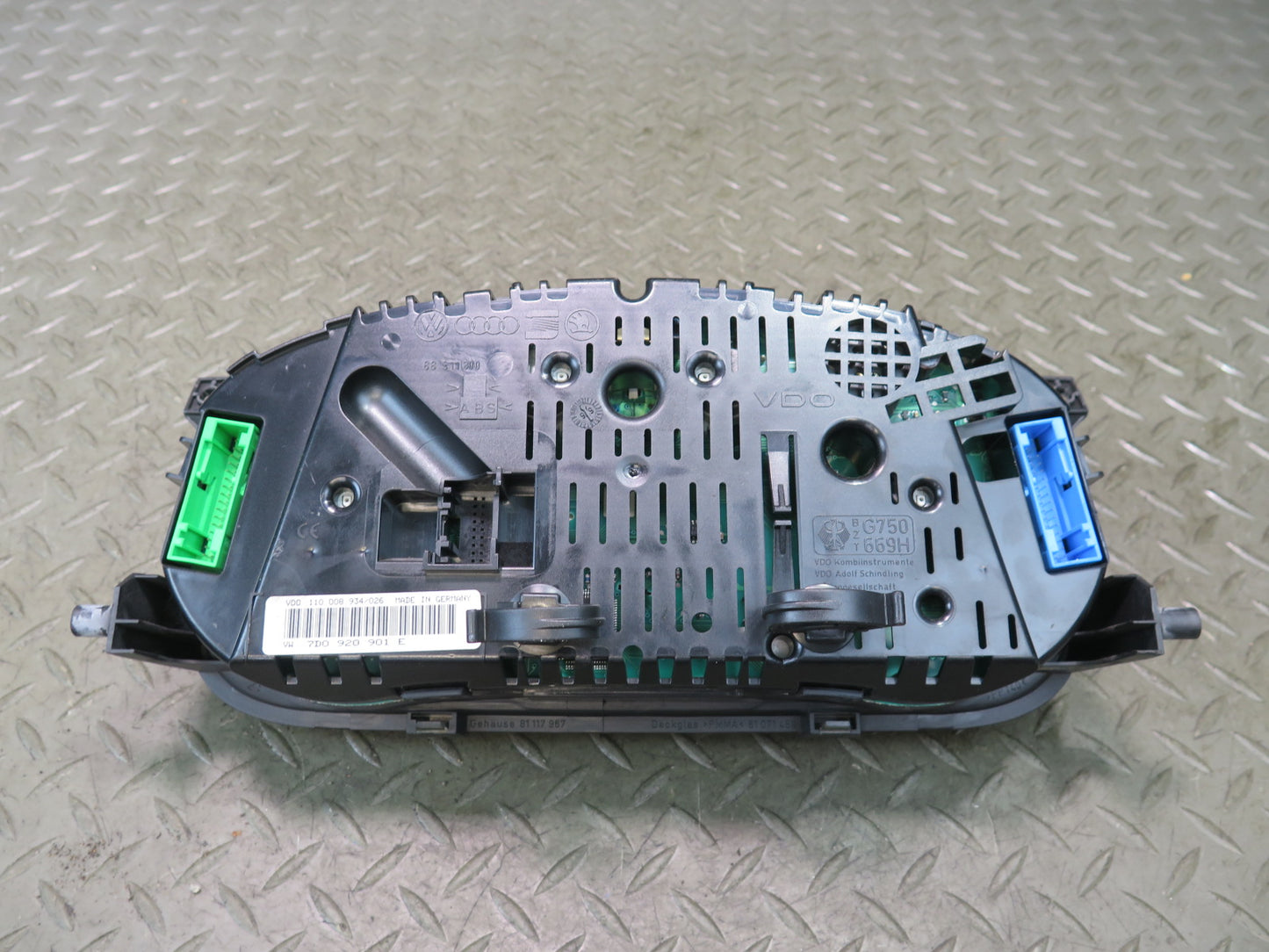 2000 VW Eurovan T4 2.8L A/T Instrument Cluster Gauge Speedometer 7D0920901E OEM