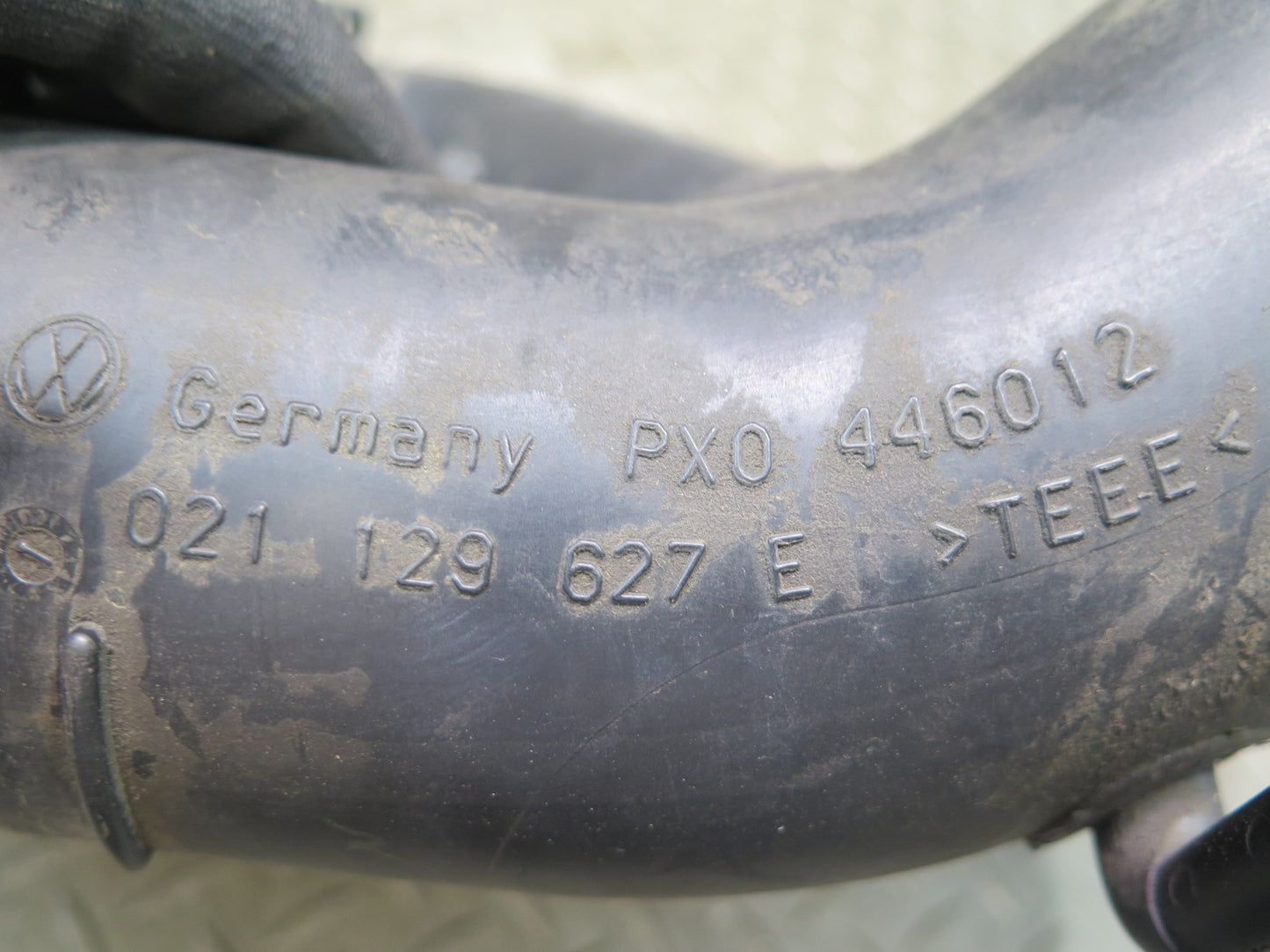 99-01 VW Eurovan T4 2.8L AES Air Intake Hose Pipe Duct w Sensor 021129627E OEM