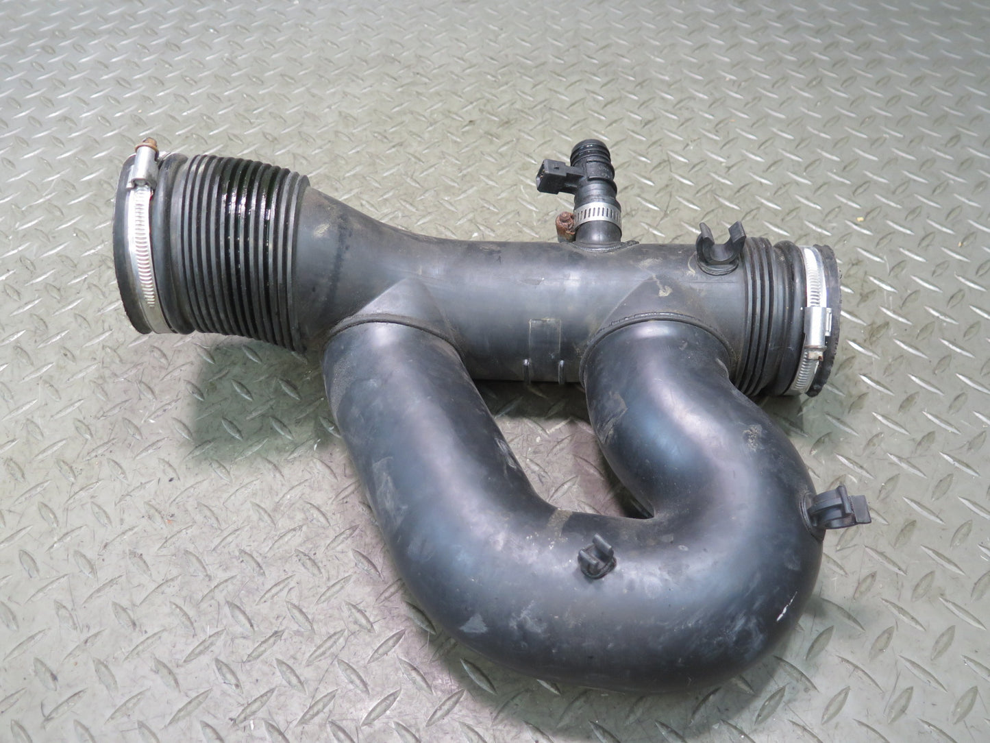 99-01 VW Eurovan T4 2.8L AES Air Intake Hose Pipe Duct w Sensor 021129627E OEM