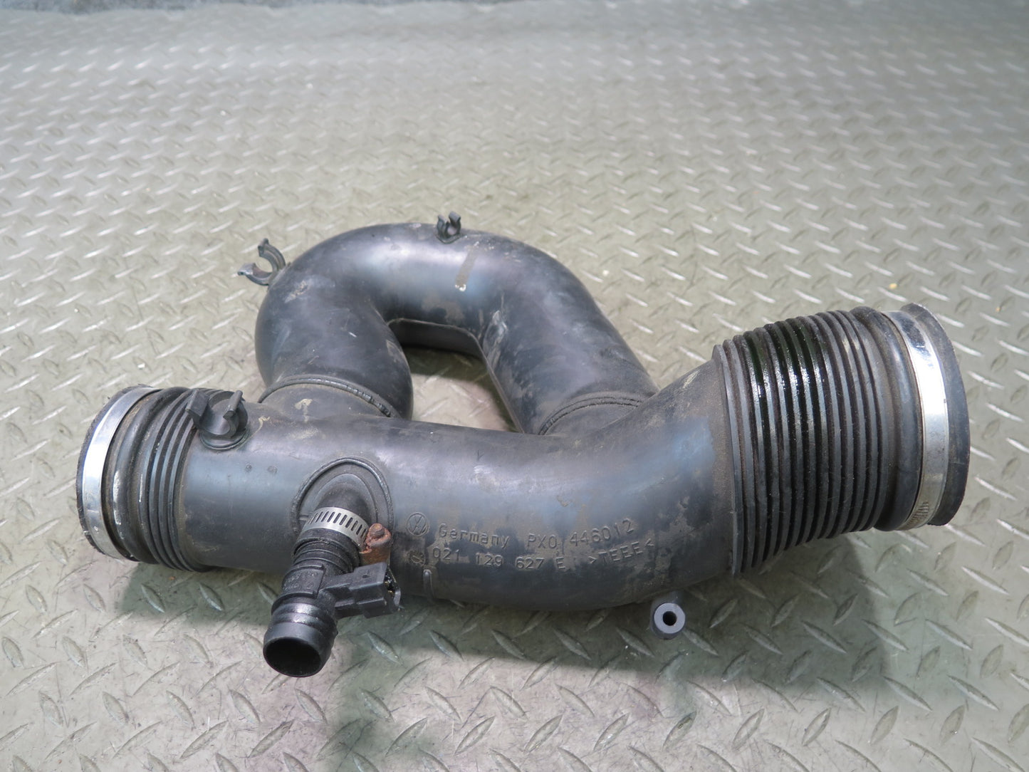 99-01 VW Eurovan T4 2.8L AES Air Intake Hose Pipe Duct w Sensor 021129627E OEM