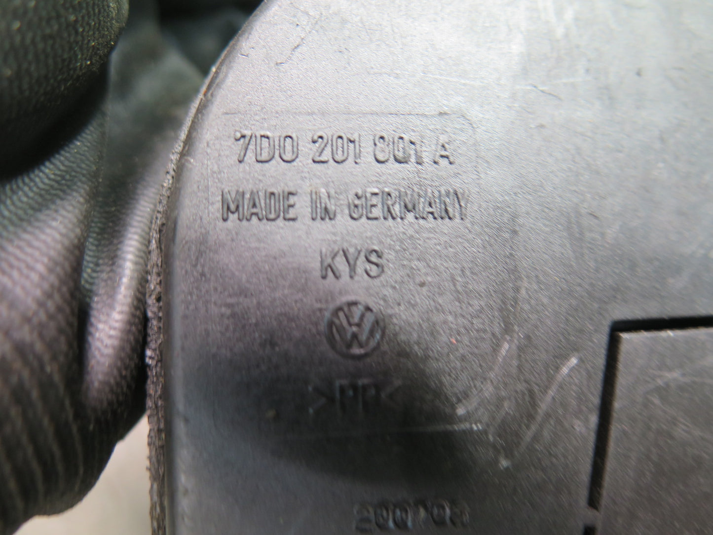99-00 VW Eurovan T4 2.8L AES Fuel Evap Vapor Charcoal Canister 7D0201801A OEM