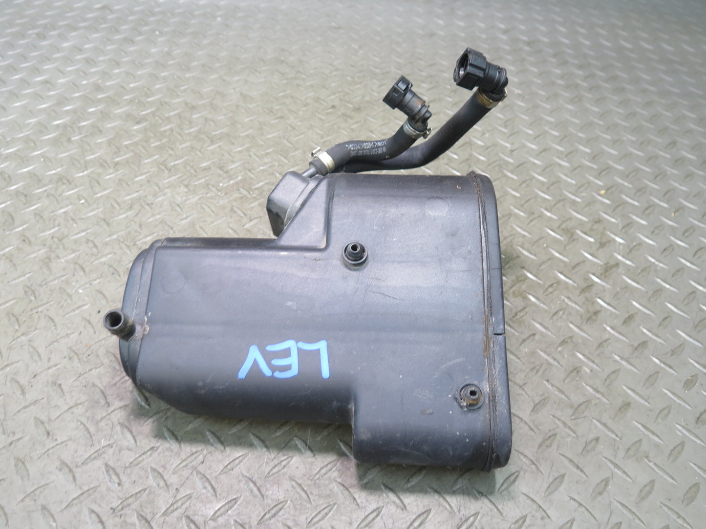 99-00 VW Eurovan T4 2.8L AES Fuel Evap Vapor Charcoal Canister 7D0201801A OEM