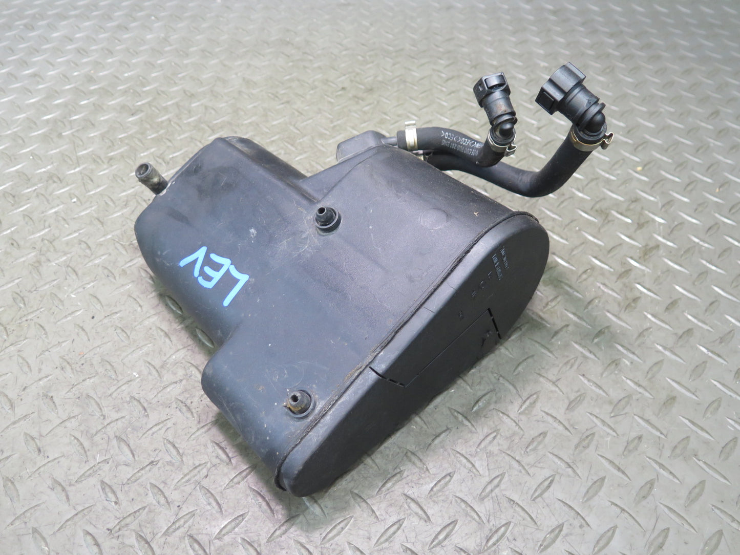 99-00 VW Eurovan T4 2.8L AES Fuel Evap Vapor Charcoal Canister 7D0201801A OEM