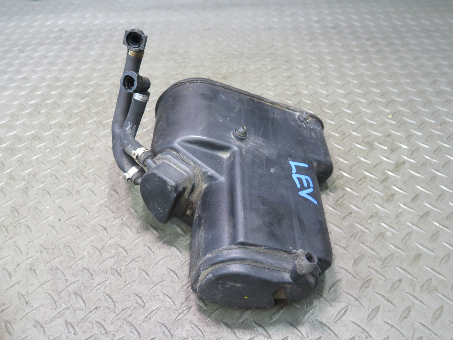 99-00 VW Eurovan T4 2.8L AES Fuel Evap Vapor Charcoal Canister 7D0201801A OEM