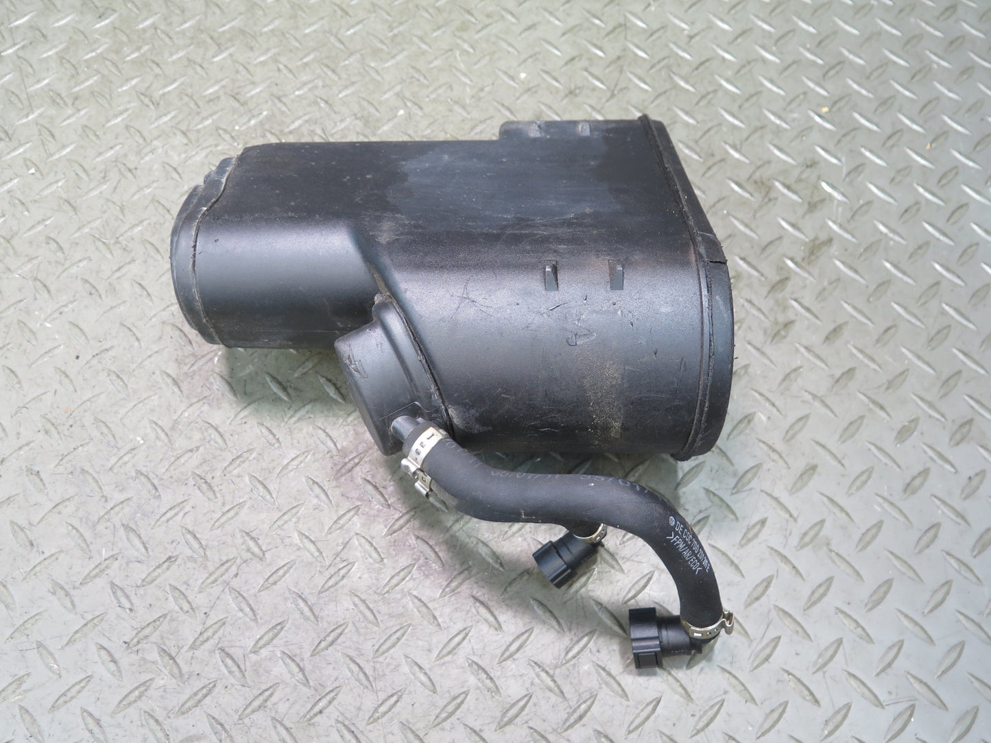 99-00 VW Eurovan T4 2.8L AES Fuel Evap Vapor Charcoal Canister 7D0201801A OEM
