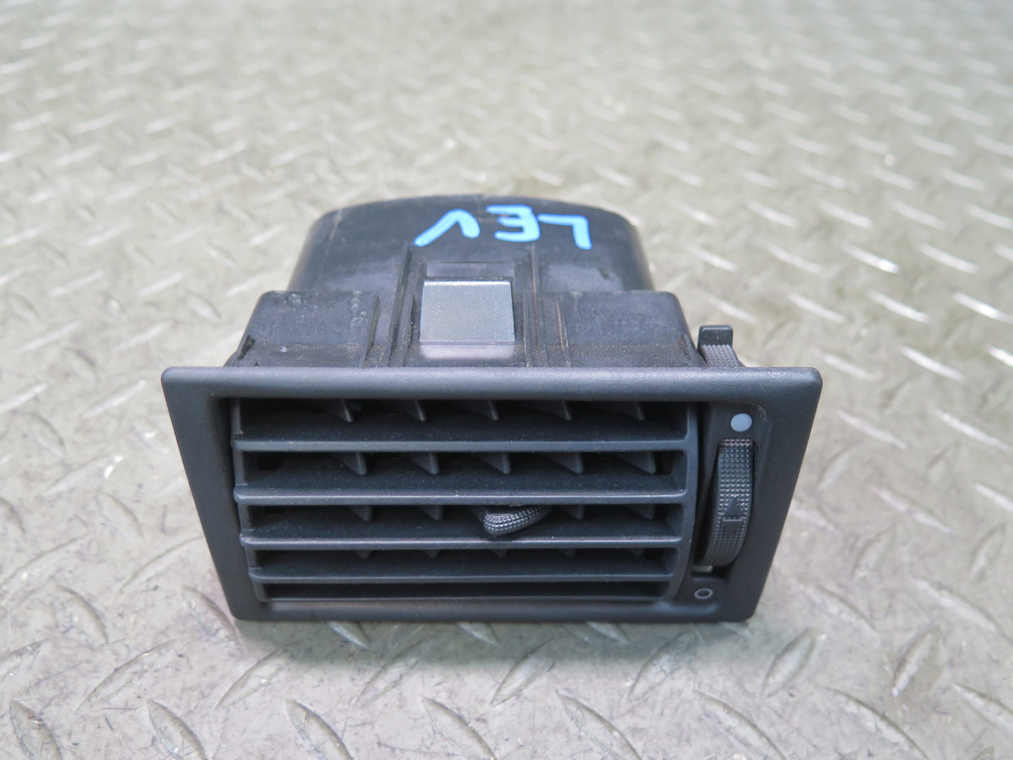 99-03 VW Eurovan T4 Set of 3 Dash Front Left Center Right Air Vent Grille OEM