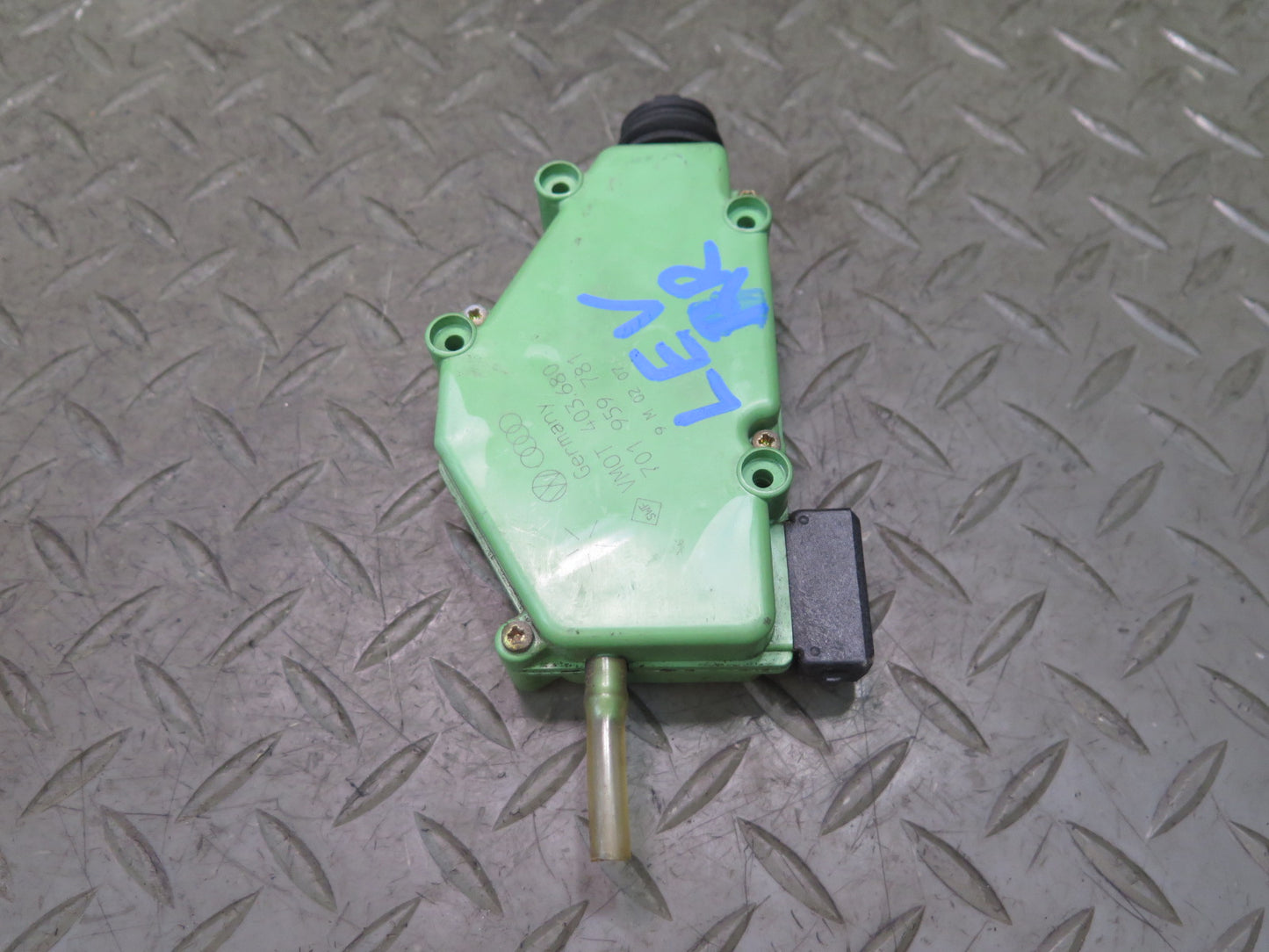 97-03 VW Eurovan T4 Rear Right Door Lock Actuator Motor 701959781 OEM
