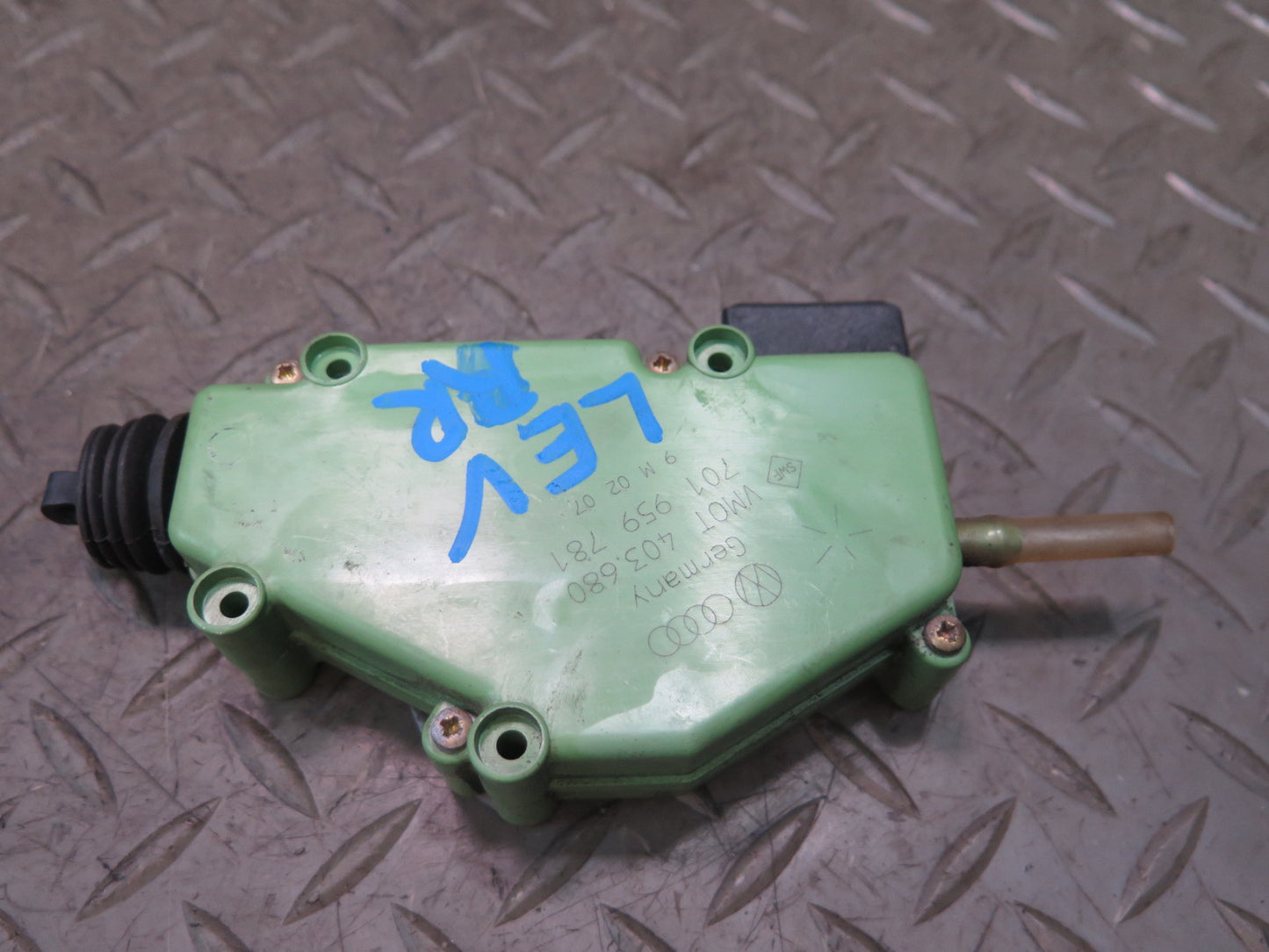 97-03 VW Eurovan T4 Rear Right Door Lock Actuator Motor 701959781 OEM