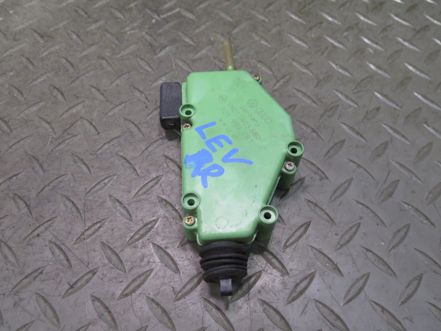 97-03 VW Eurovan T4 Rear Right Door Lock Actuator Motor 701959781 OEM