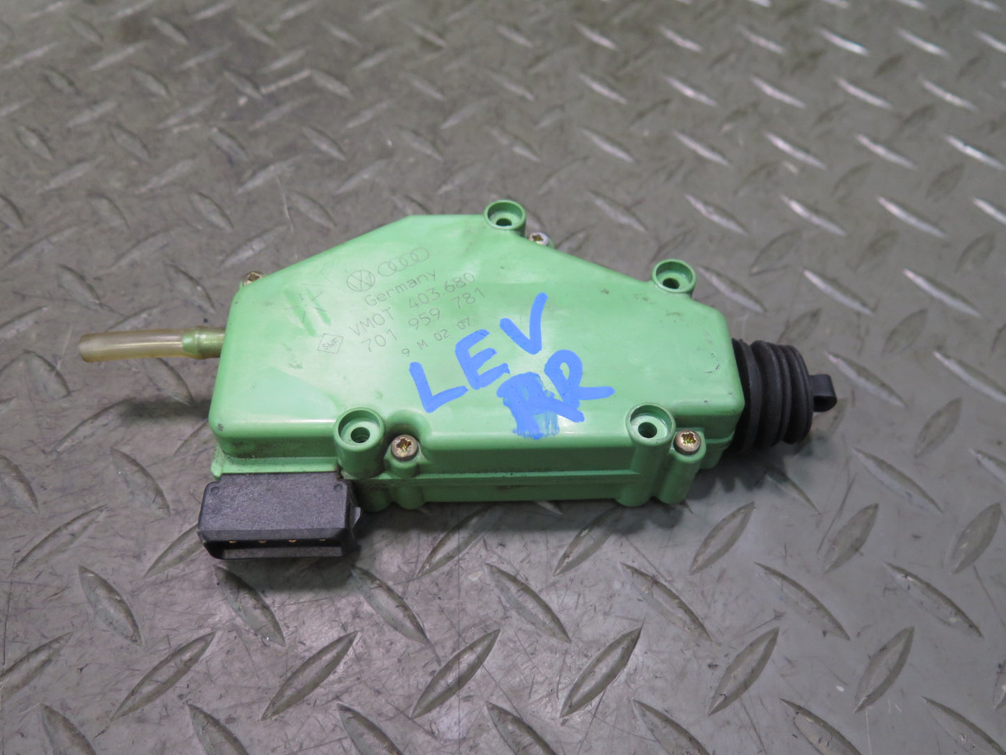 97-03 VW Eurovan T4 Rear Right Door Lock Actuator Motor 701959781 OEM
