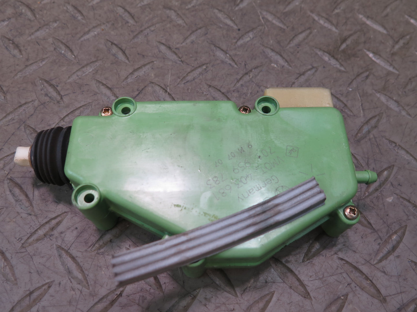 97-03 VW Eurovan T4 Rear Right Door Lock Actuator Motor 701959783 OEM