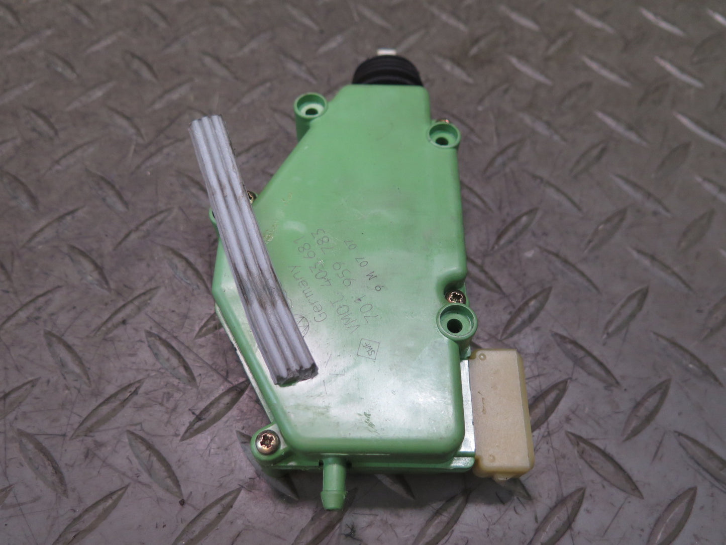 97-03 VW Eurovan T4 Rear Right Door Lock Actuator Motor 701959783 OEM