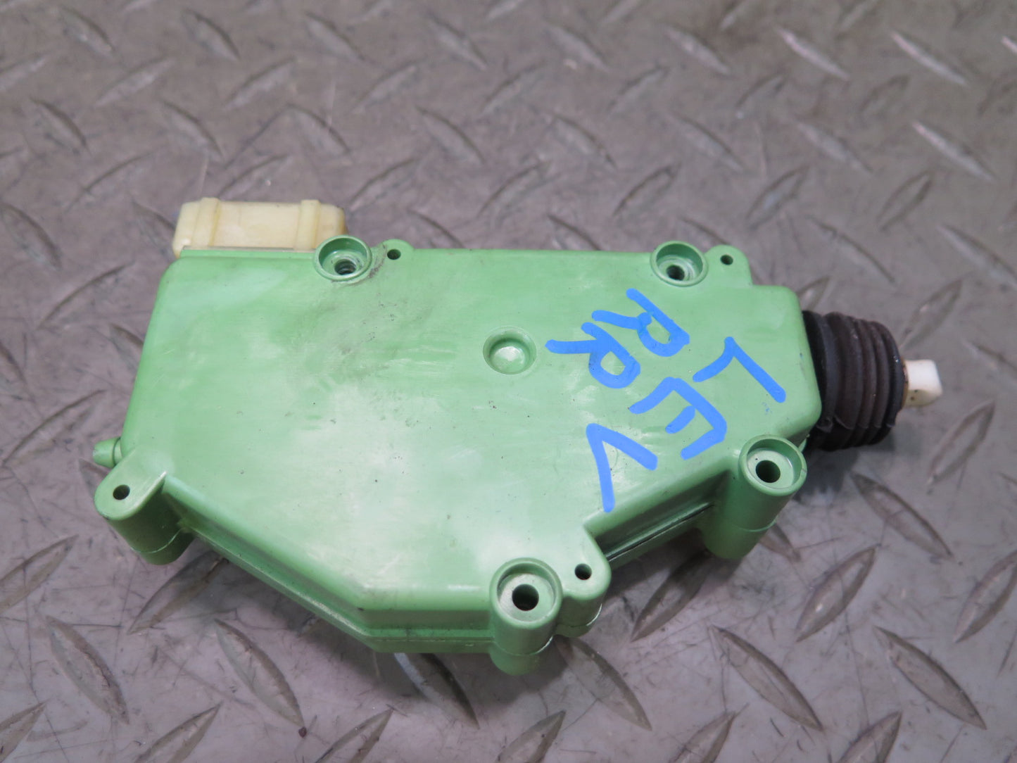 97-03 VW Eurovan T4 Rear Right Door Lock Actuator Motor 701959783 OEM