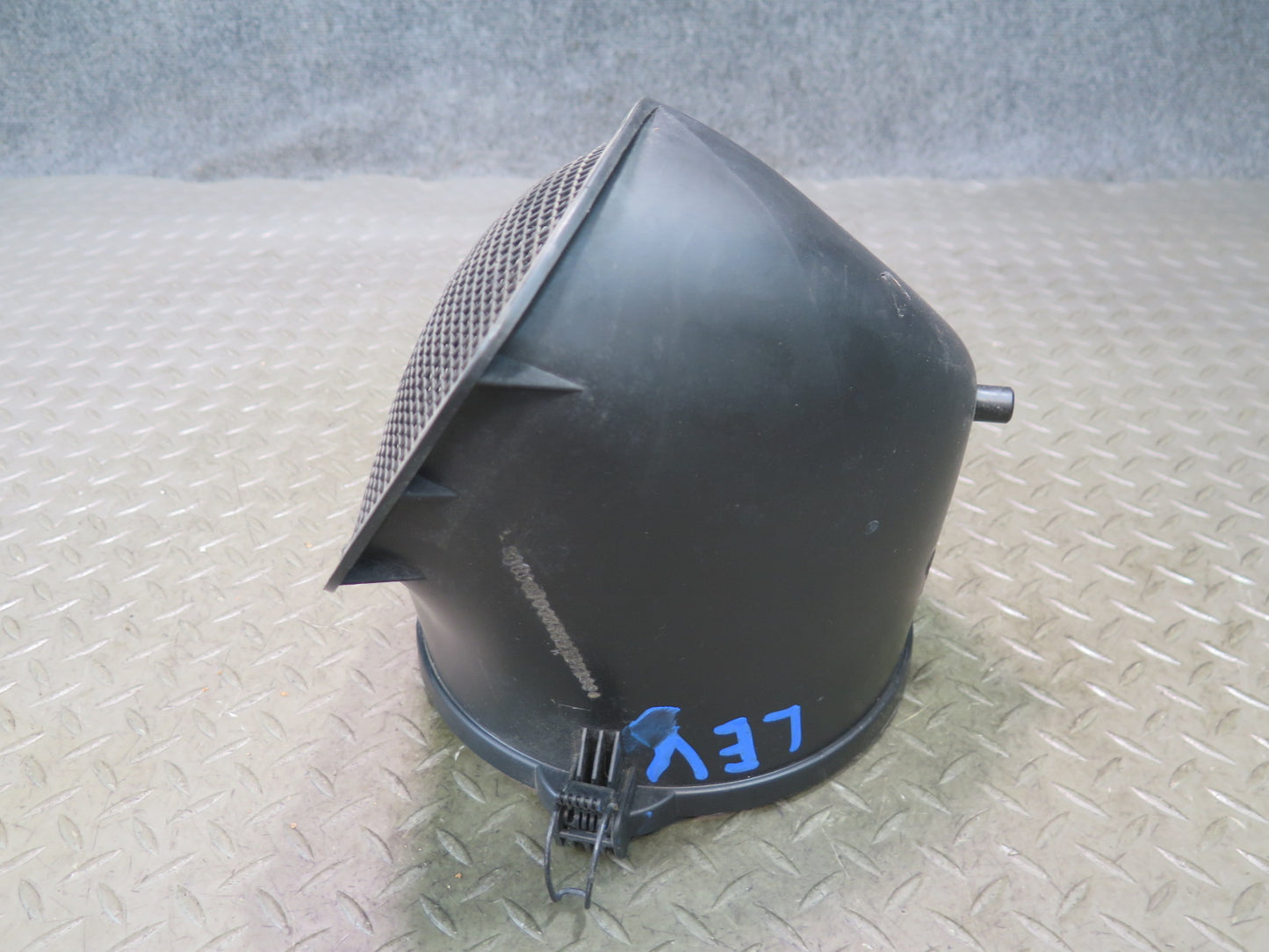 99-03 VW Eurovan T4 2.8L Cabin Air Filter Box Plate Housing 701815915B OEM