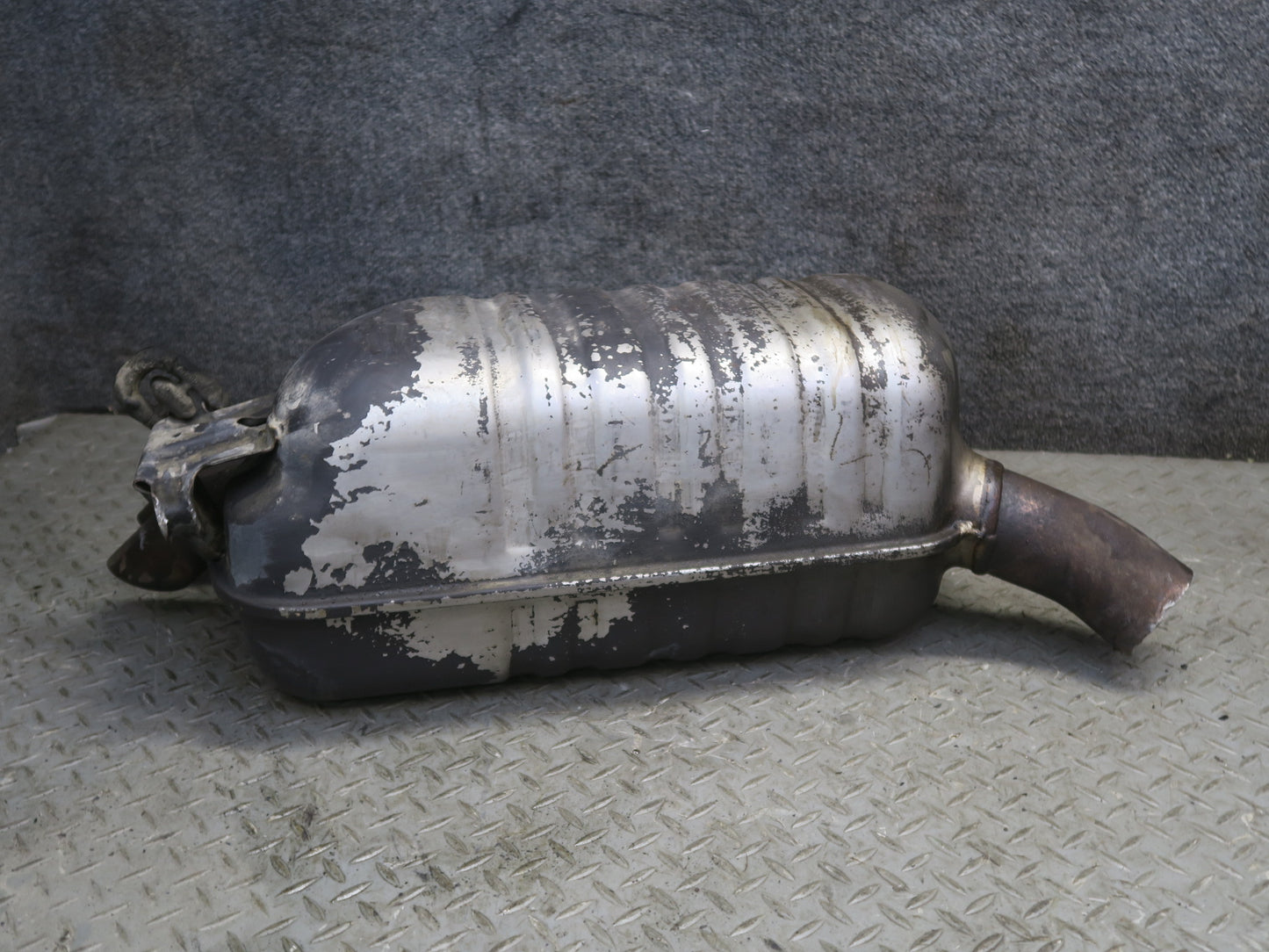 96-98 Mercedes R129 SL500 Rear Exhaust Muffler OEM