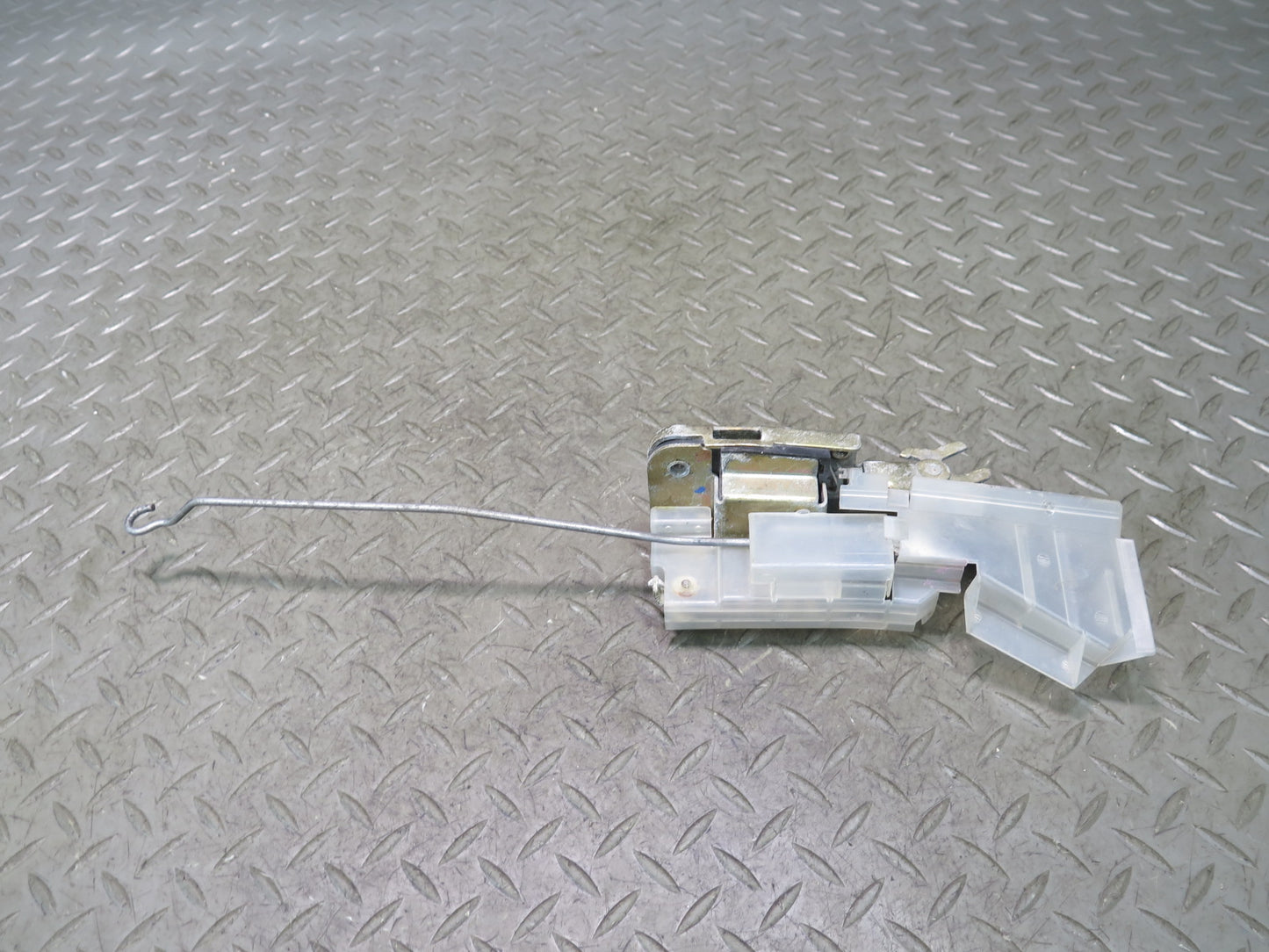 97-03 VW Eurovan T4 Front Right Pass Side Door Lock Latch OEM