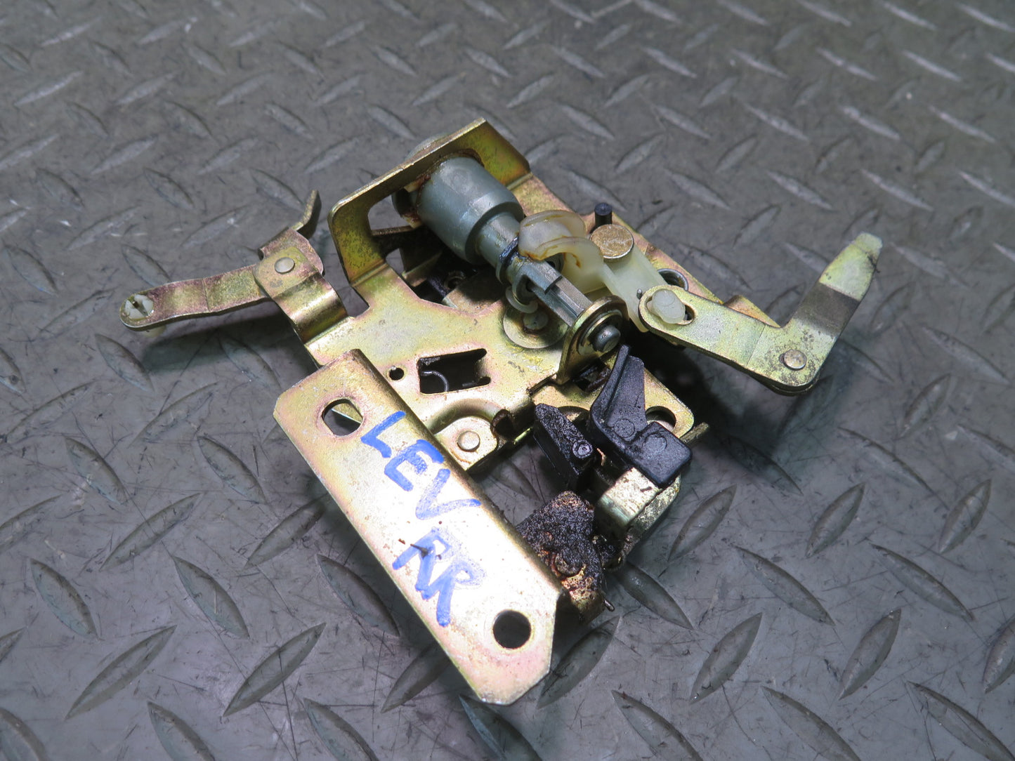 97-03 VW Eurovan T4 Rear Right Sliding Door Lock Latch 7D1843654 OEM