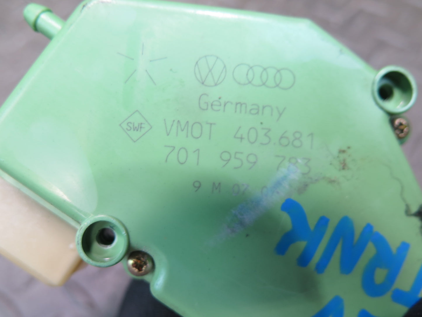 97-03 VW Eurovan T4 Rear Trunk Door Lock Actuator Motor 701959783 OEM